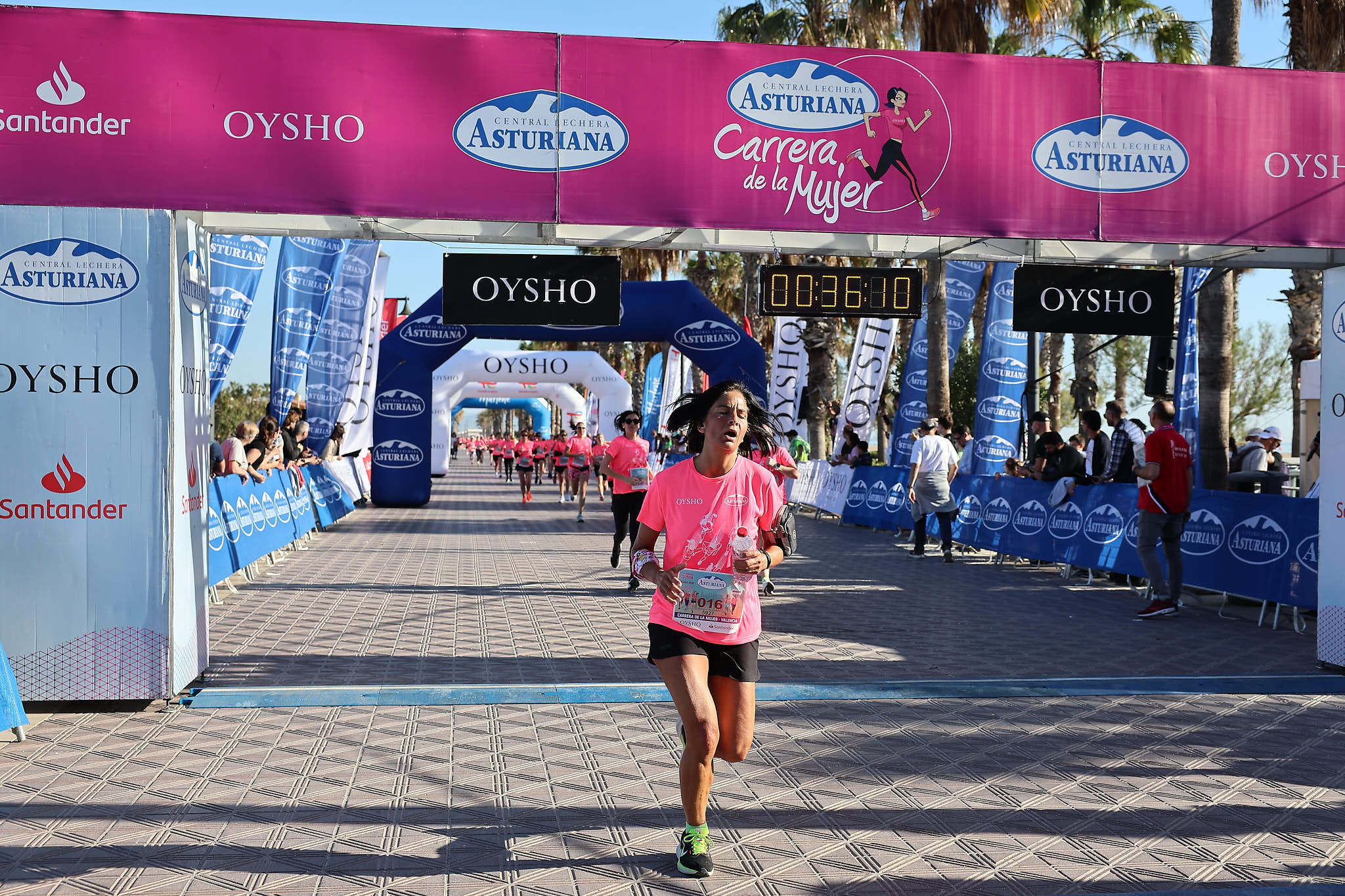 Las mejores fotos de la Carrera de la Mujer Central Lechera Asturiana de Valencia 2024. 0419