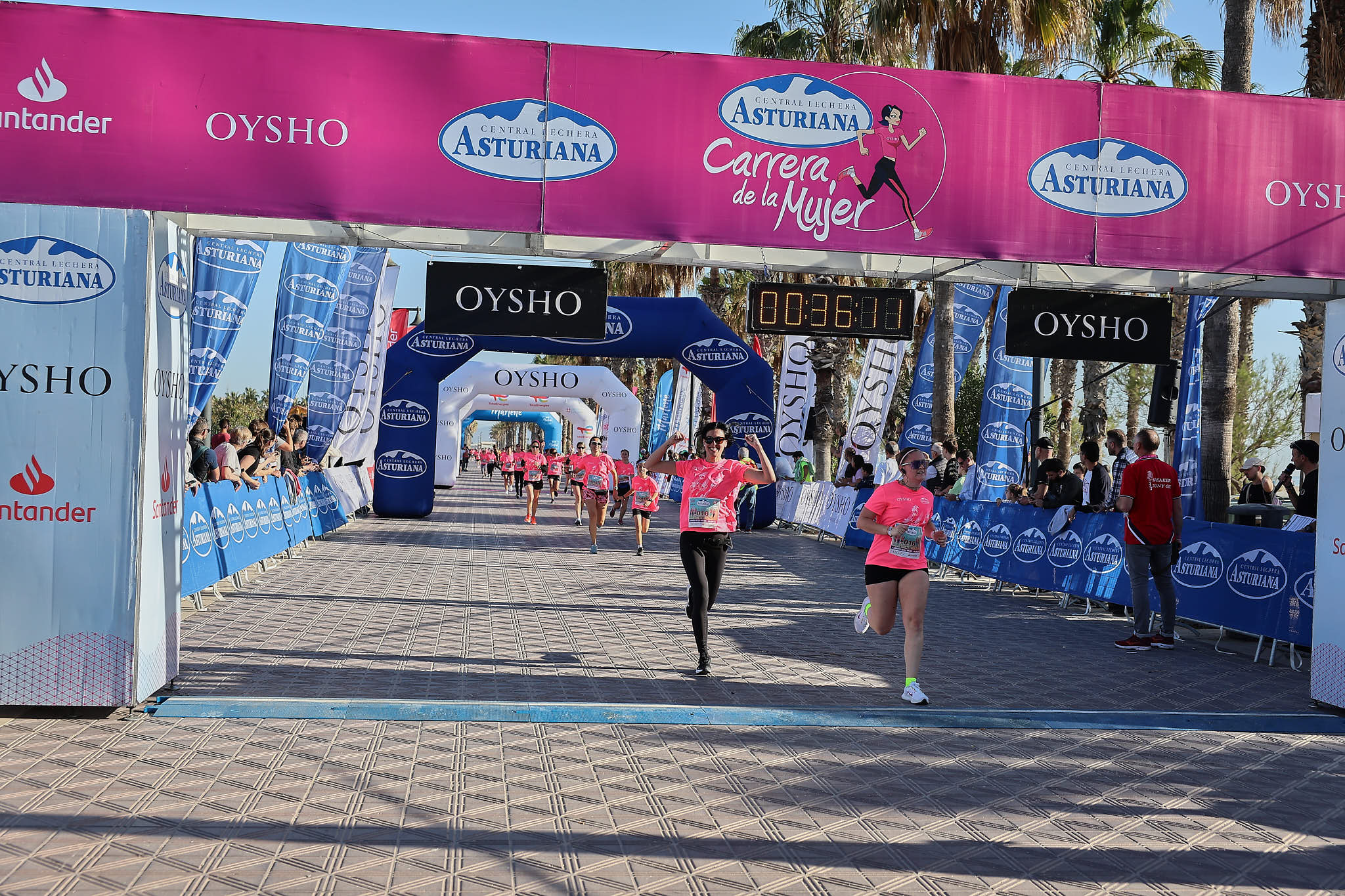 Las mejores fotos de la Carrera de la Mujer Central Lechera Asturiana de Valencia 2024. 0420