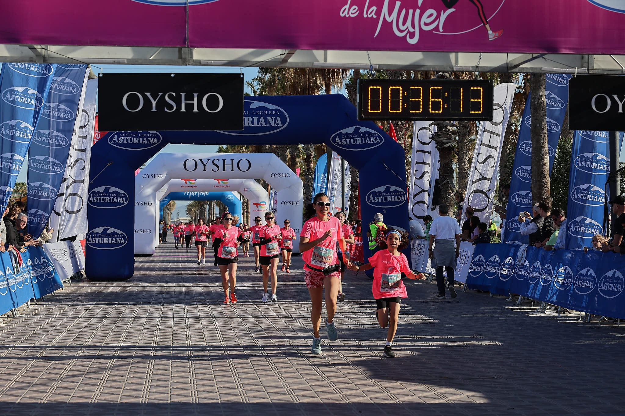 Las mejores fotos de la Carrera de la Mujer Central Lechera Asturiana de Valencia 2024. 0421