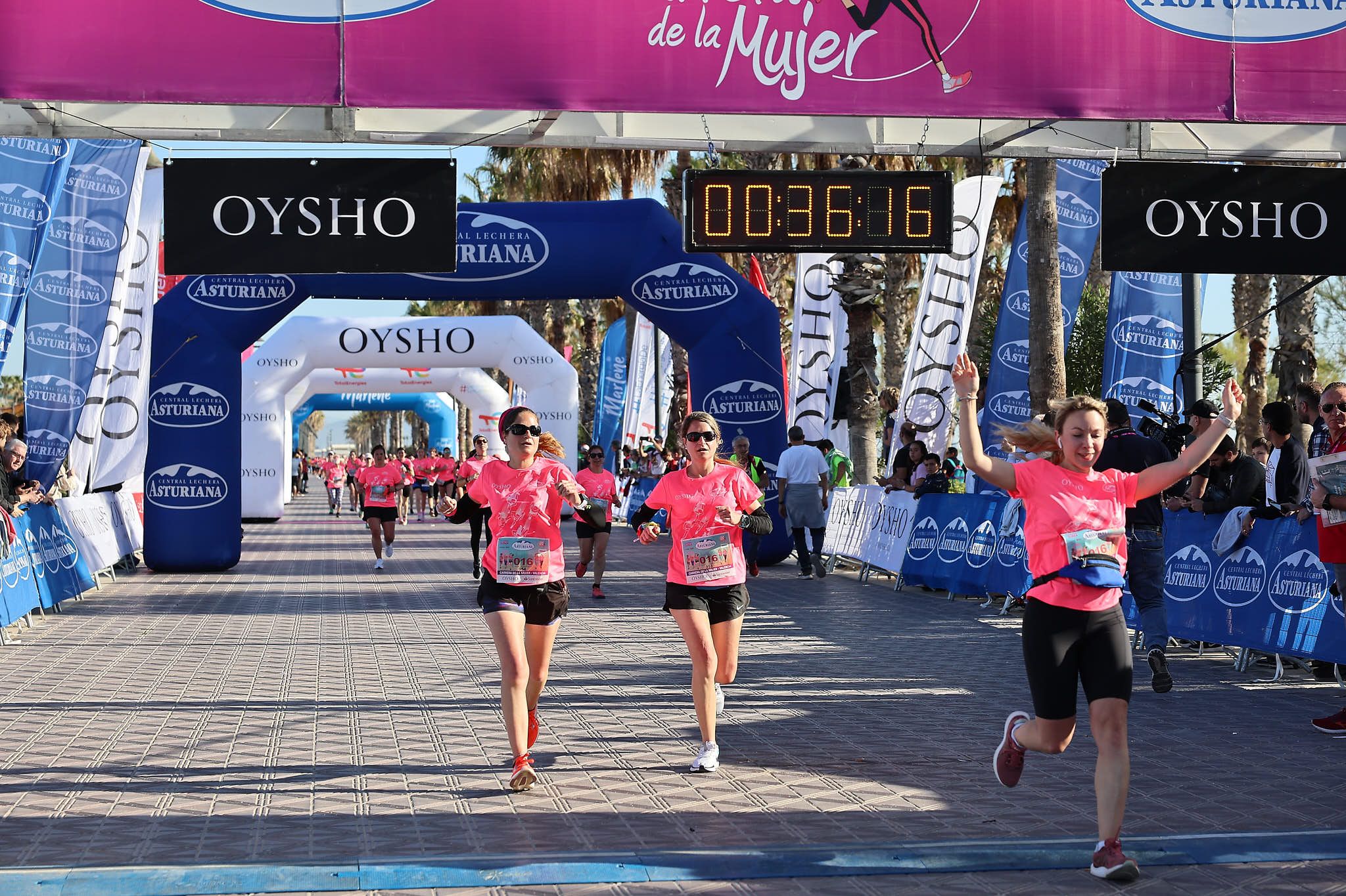 Las mejores fotos de la Carrera de la Mujer Central Lechera Asturiana de Valencia 2024. 0422
