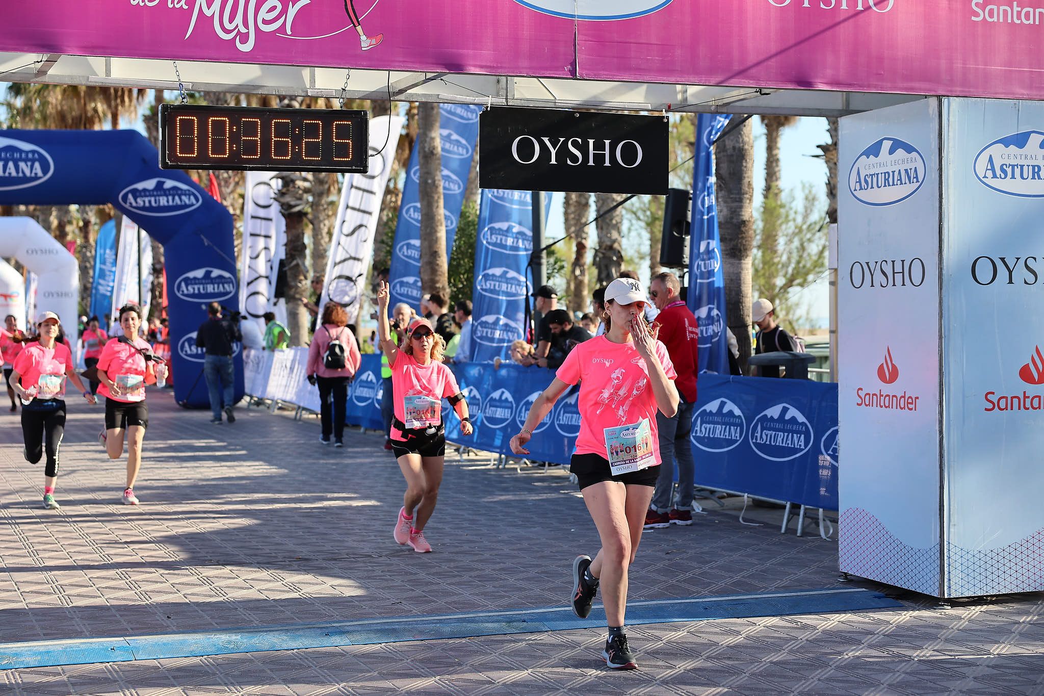 Las mejores fotos de la Carrera de la Mujer Central Lechera Asturiana de Valencia 2024. 0427