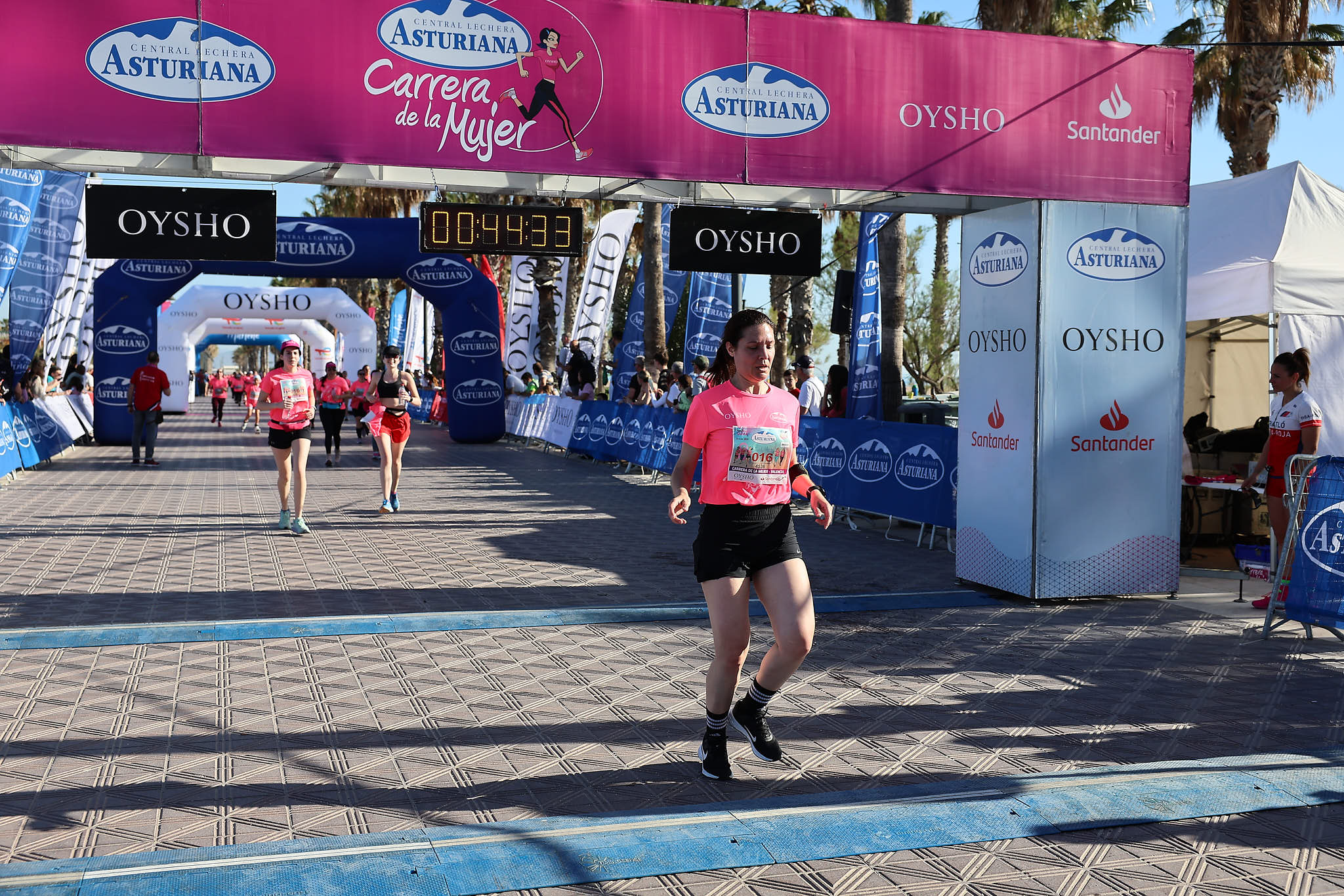 Las mejores fotos de la Carrera de la Mujer Central Lechera Asturiana de Valencia 2024. 0724