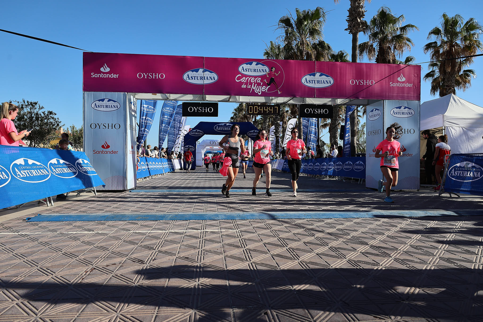 Las mejores fotos de la Carrera de la Mujer Central Lechera Asturiana de Valencia 2024. 0727