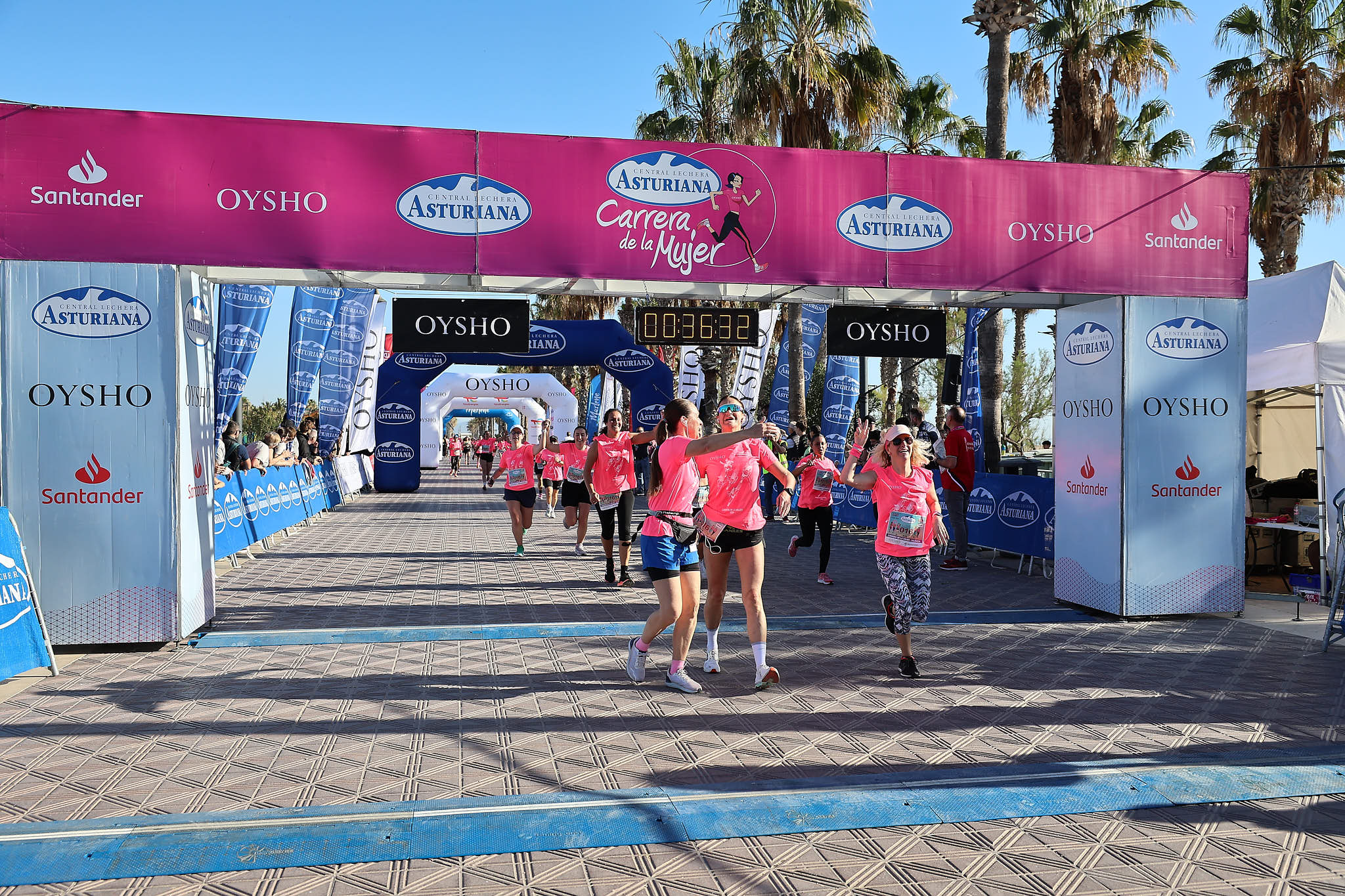 Las mejores fotos de la Carrera de la Mujer Central Lechera Asturiana de Valencia 2024. 0431