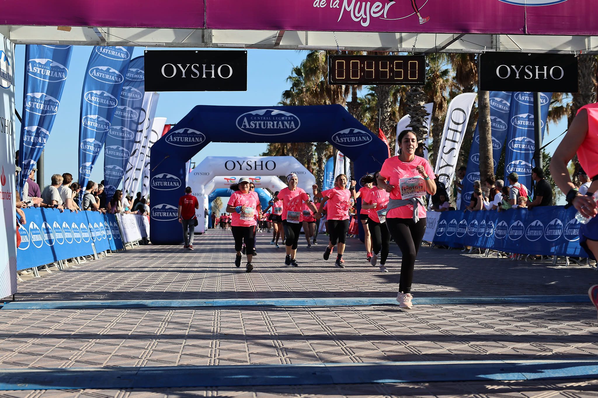 Las mejores fotos de la Carrera de la Mujer Central Lechera Asturiana de Valencia 2024. 0730