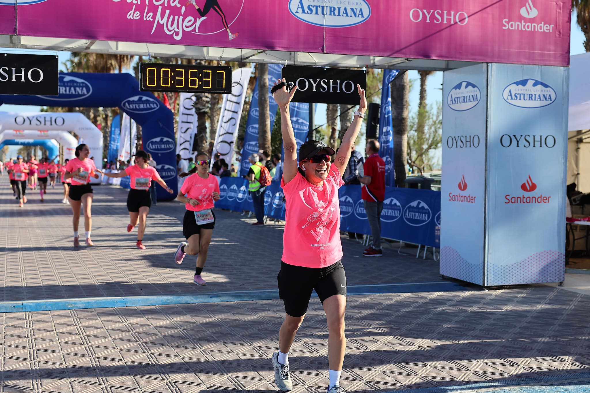 Las mejores fotos de la Carrera de la Mujer Central Lechera Asturiana de Valencia 2024. 0437