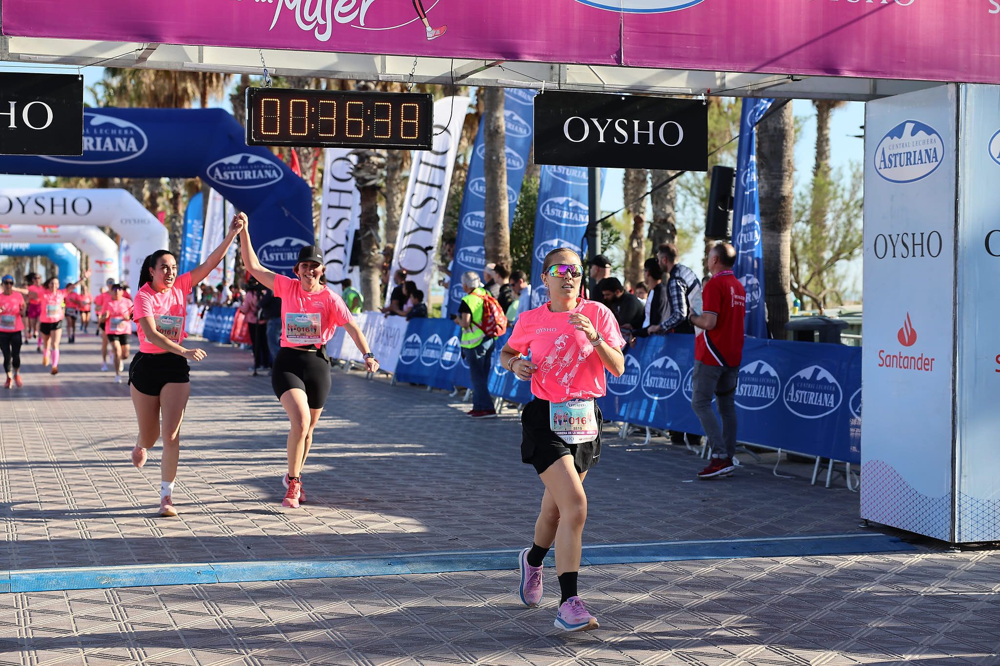Las mejores fotos de la Carrera de la Mujer Central Lechera Asturiana de Valencia 2024. 0438