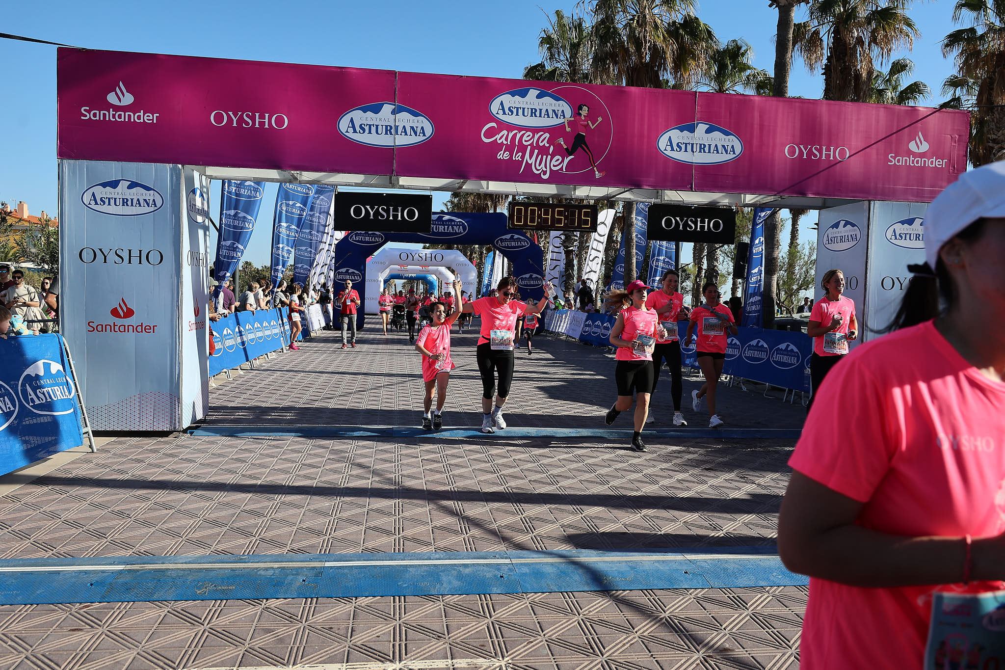 Las mejores fotos de la Carrera de la Mujer Central Lechera Asturiana de Valencia 2024. 0734