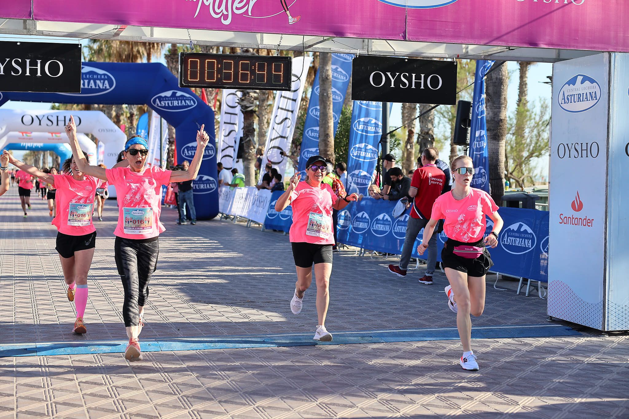 Las mejores fotos de la Carrera de la Mujer Central Lechera Asturiana de Valencia 2024. 0441
