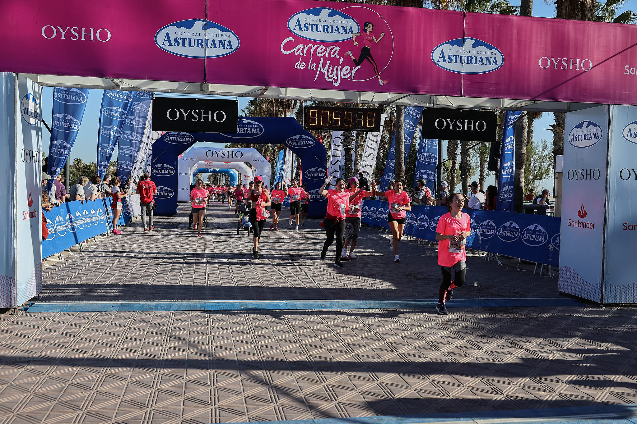 Las mejores fotos de la Carrera de la Mujer Central Lechera Asturiana de Valencia 2024. 0736