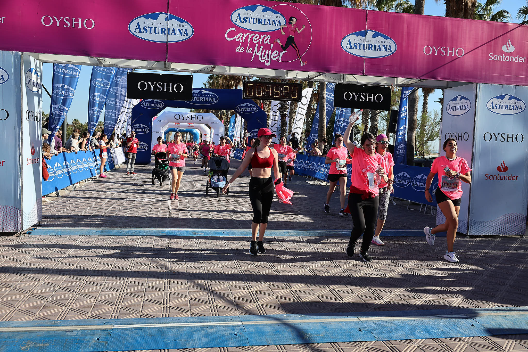 Las mejores fotos de la Carrera de la Mujer Central Lechera Asturiana de Valencia 2024. 0738