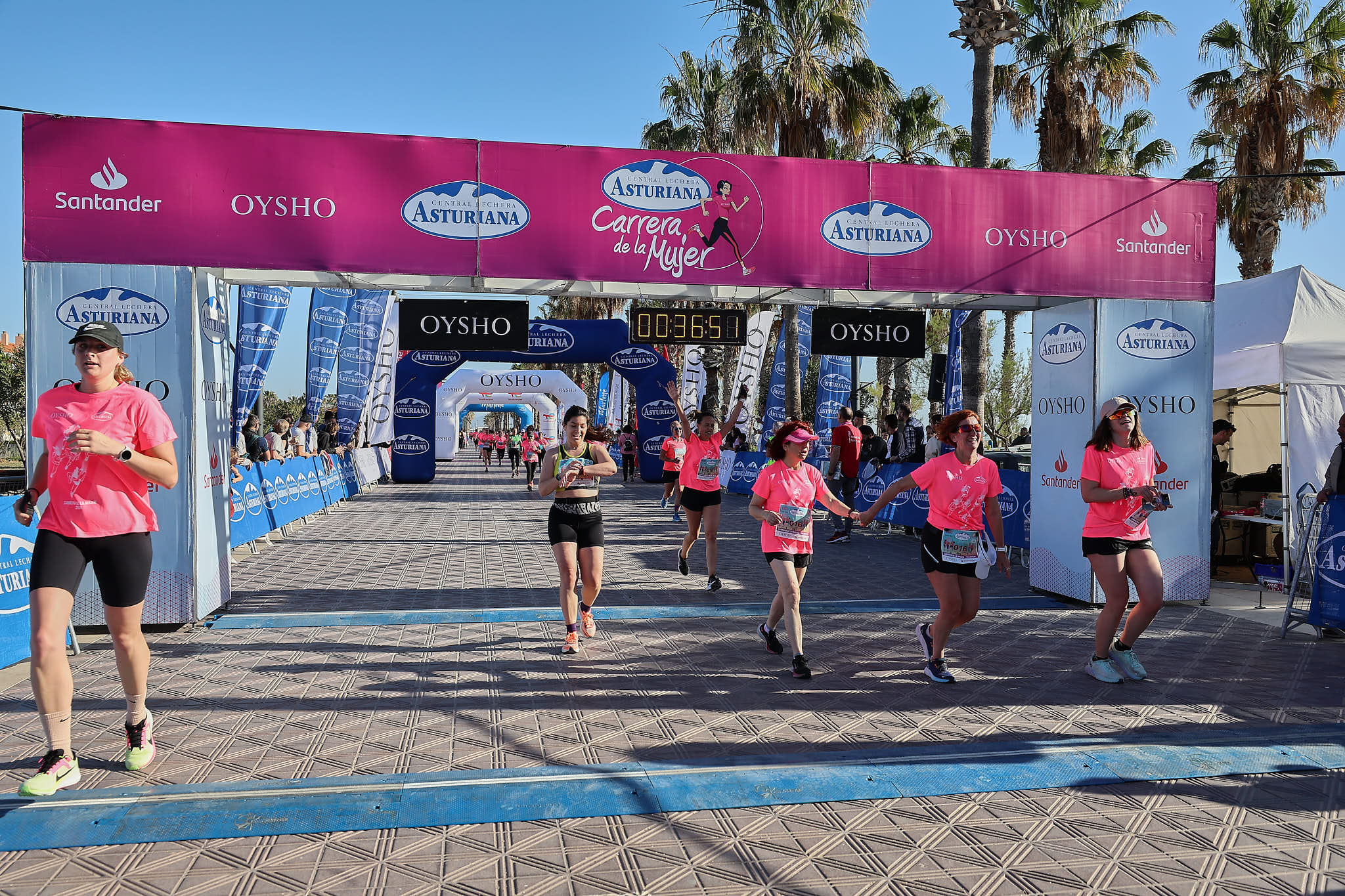 Las mejores fotos de la Carrera de la Mujer Central Lechera Asturiana de Valencia 2024. 0445