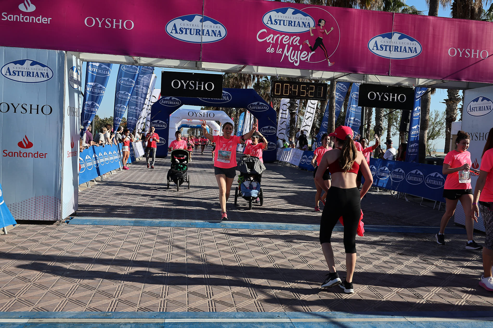 Las mejores fotos de la Carrera de la Mujer Central Lechera Asturiana de Valencia 2024. 0739