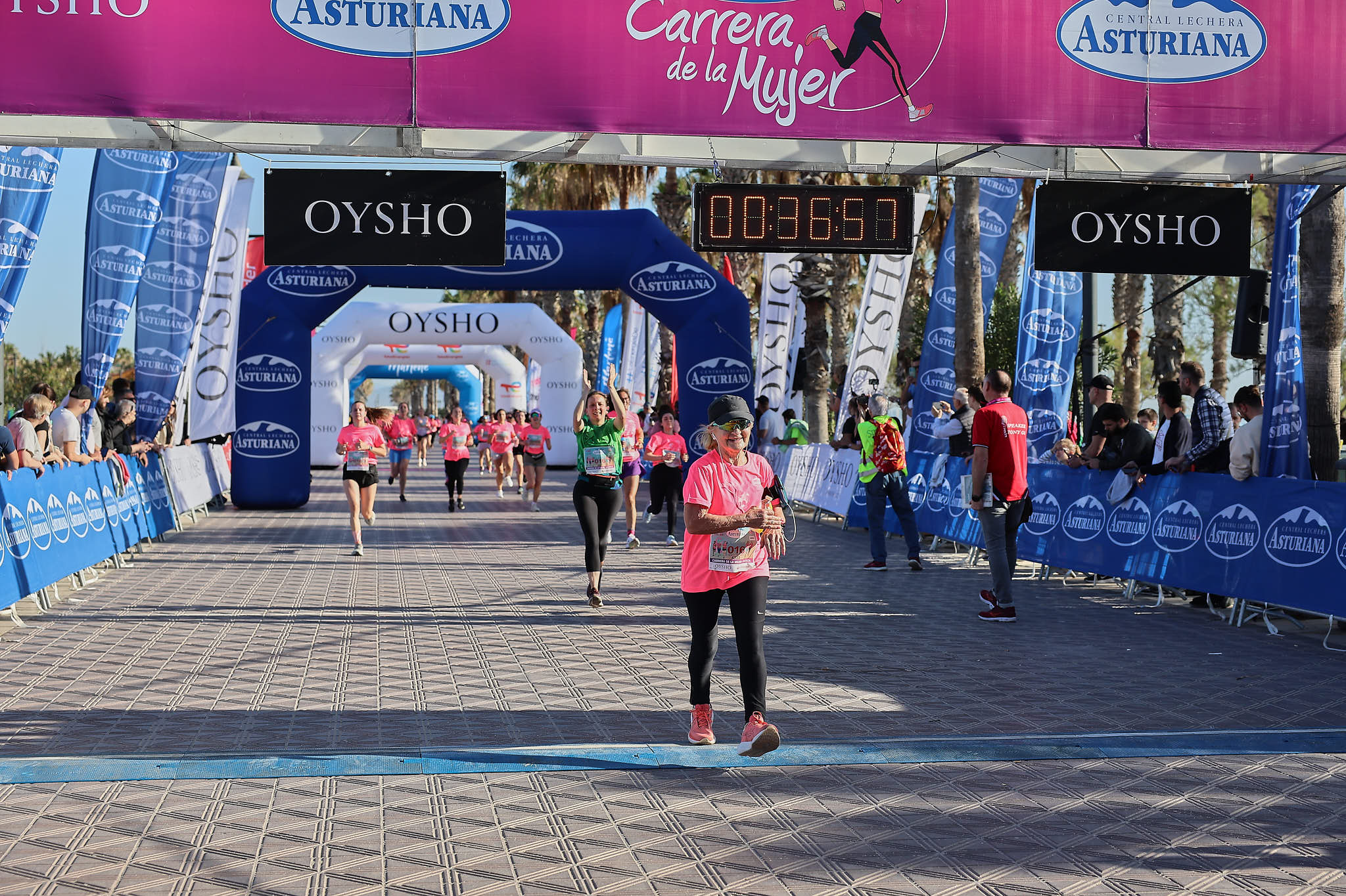 Las mejores fotos de la Carrera de la Mujer Central Lechera Asturiana de Valencia 2024. 0447