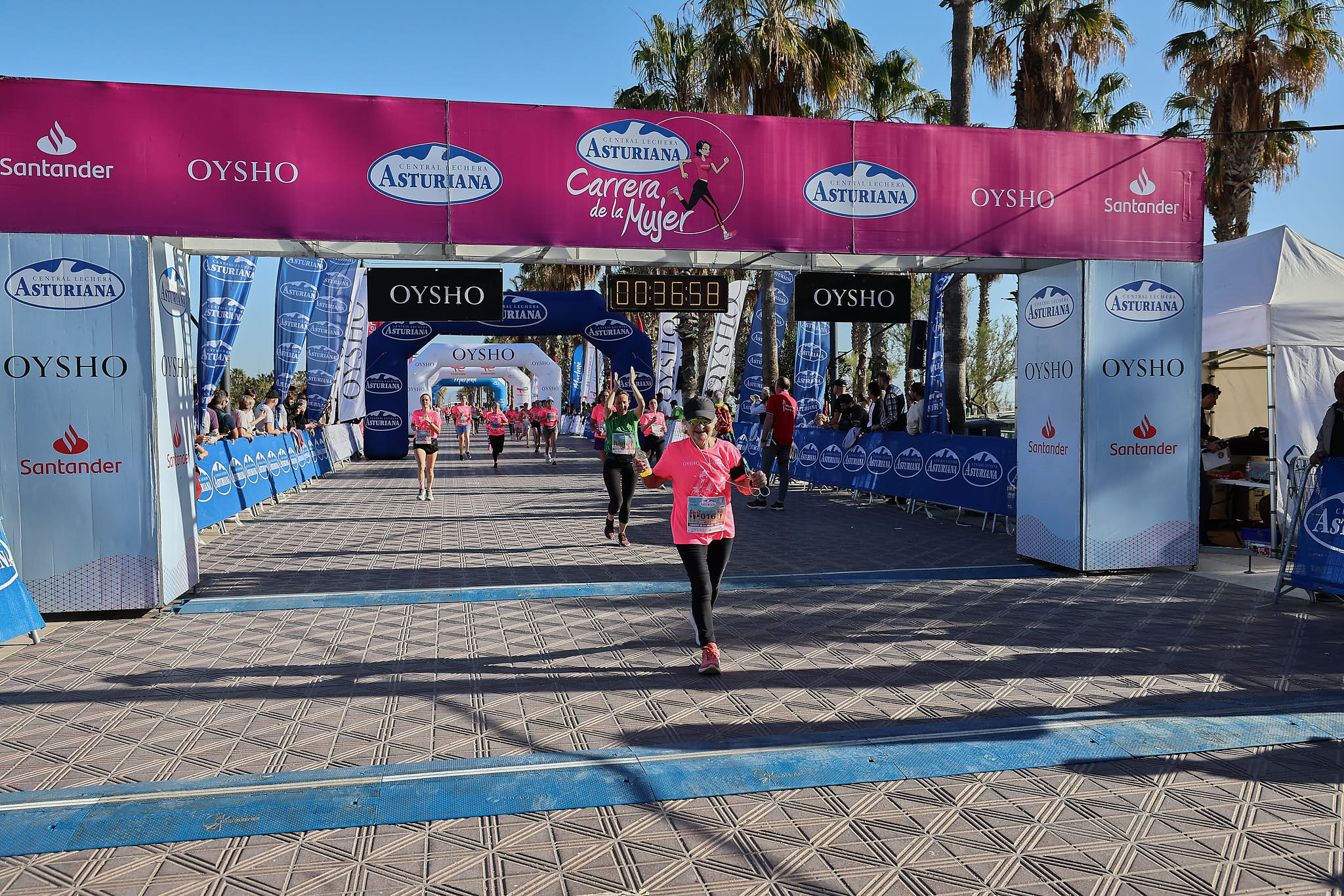 Las mejores fotos de la Carrera de la Mujer Central Lechera Asturiana de Valencia 2024. 0448