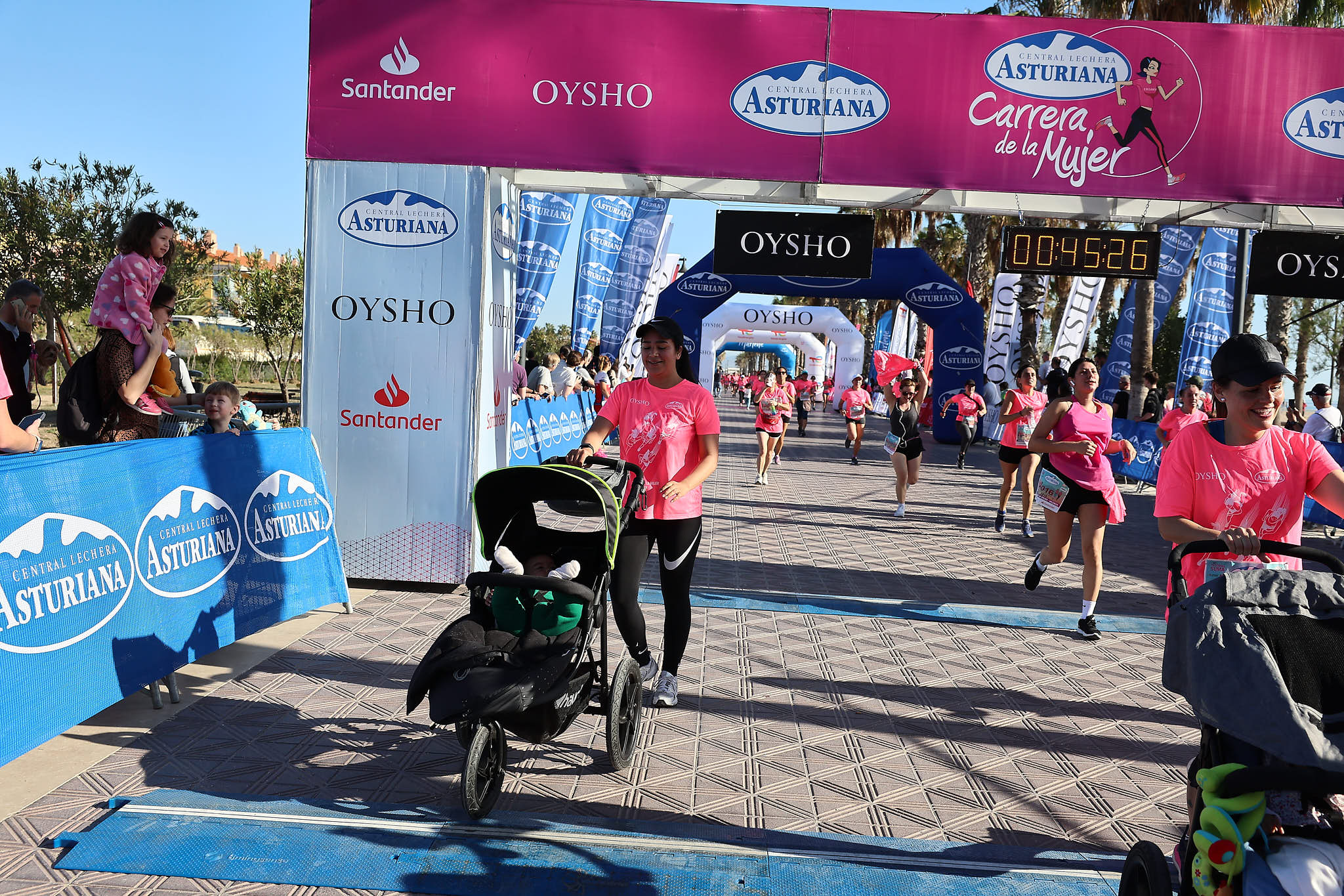 Las mejores fotos de la Carrera de la Mujer Central Lechera Asturiana de Valencia 2024. 0742