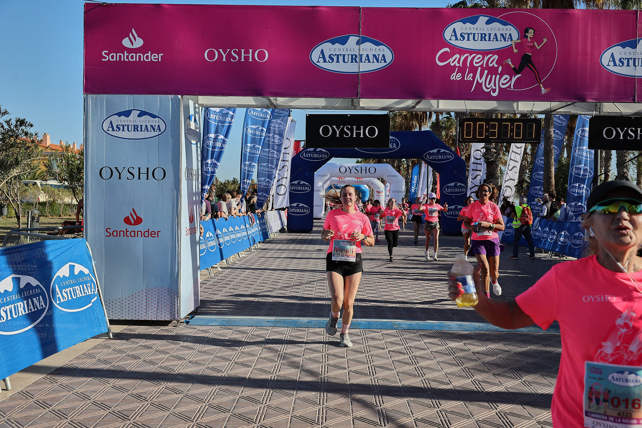 Las mejores fotos de la Carrera de la Mujer Central Lechera Asturiana de Valencia 2024. 0449
