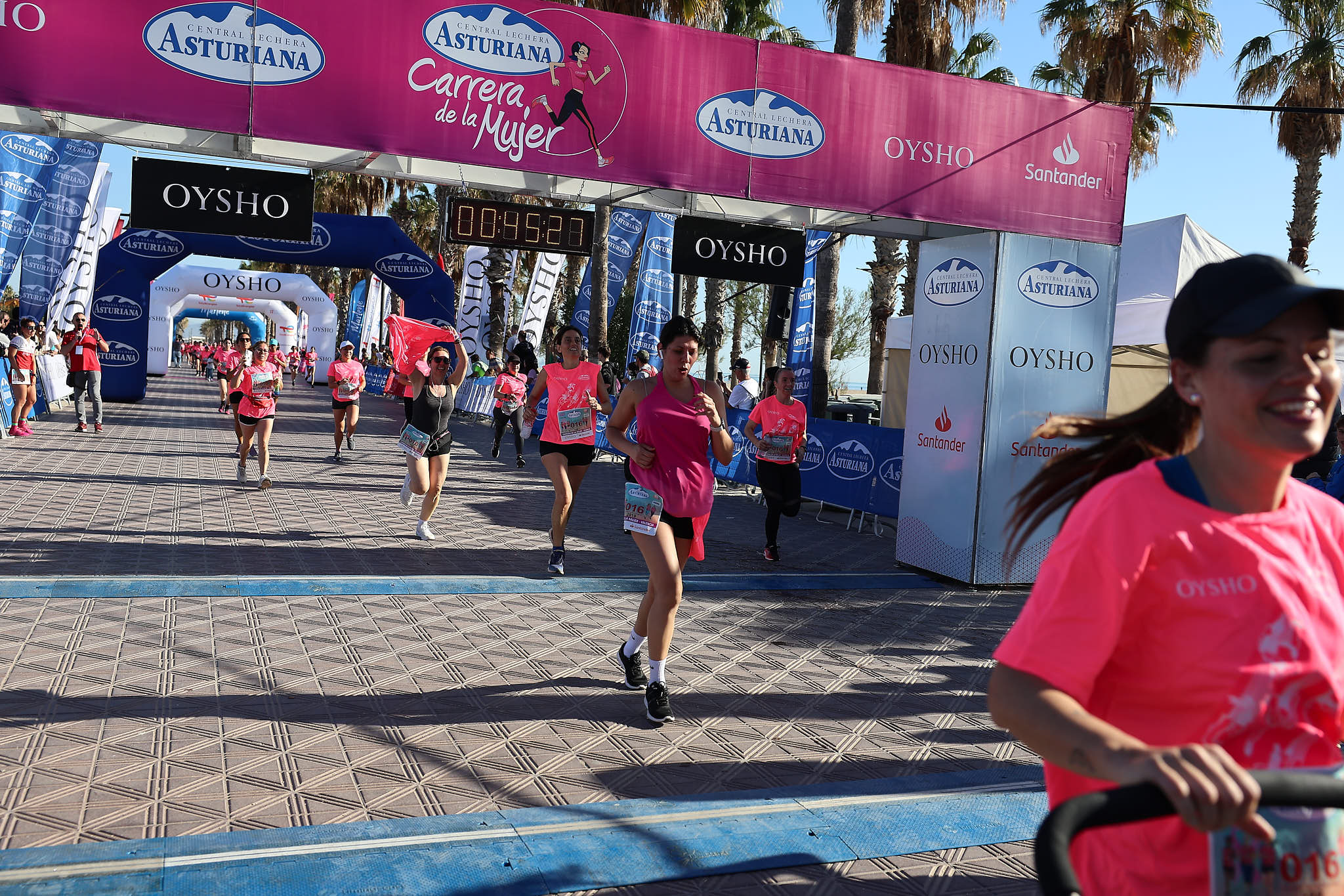 Las mejores fotos de la Carrera de la Mujer Central Lechera Asturiana de Valencia 2024. 0743