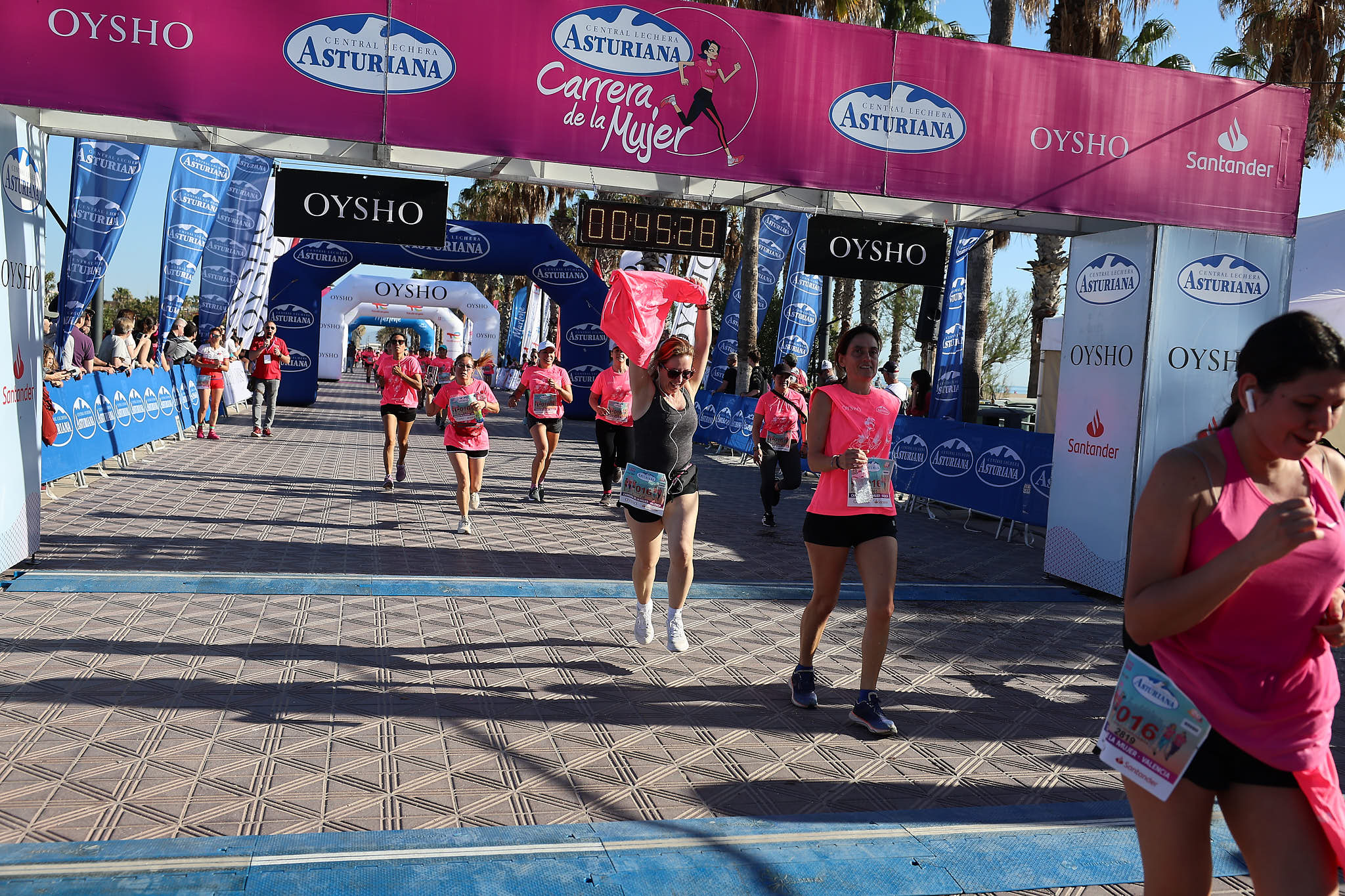 Las mejores fotos de la Carrera de la Mujer Central Lechera Asturiana de Valencia 2024. 0744