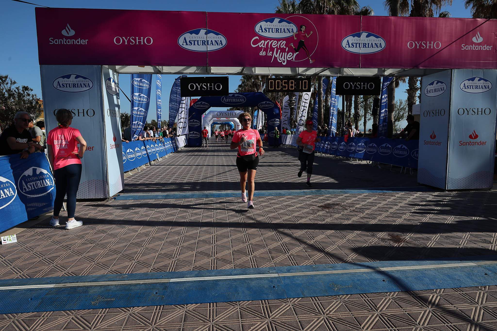 Las mejores fotos de la Carrera de la Mujer Central Lechera Asturiana de Valencia 2024. 1040