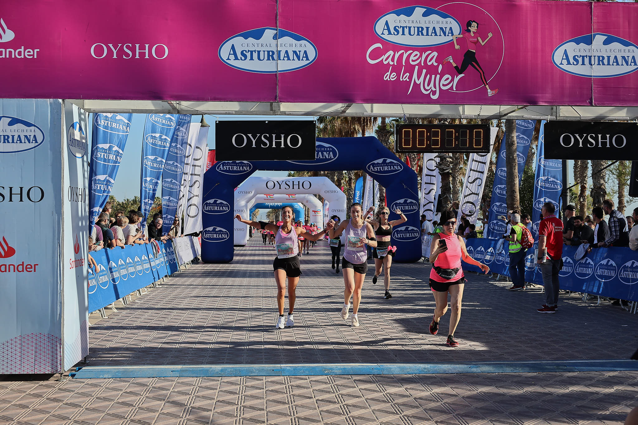Las mejores fotos de la Carrera de la Mujer Central Lechera Asturiana de Valencia 2024. 0457