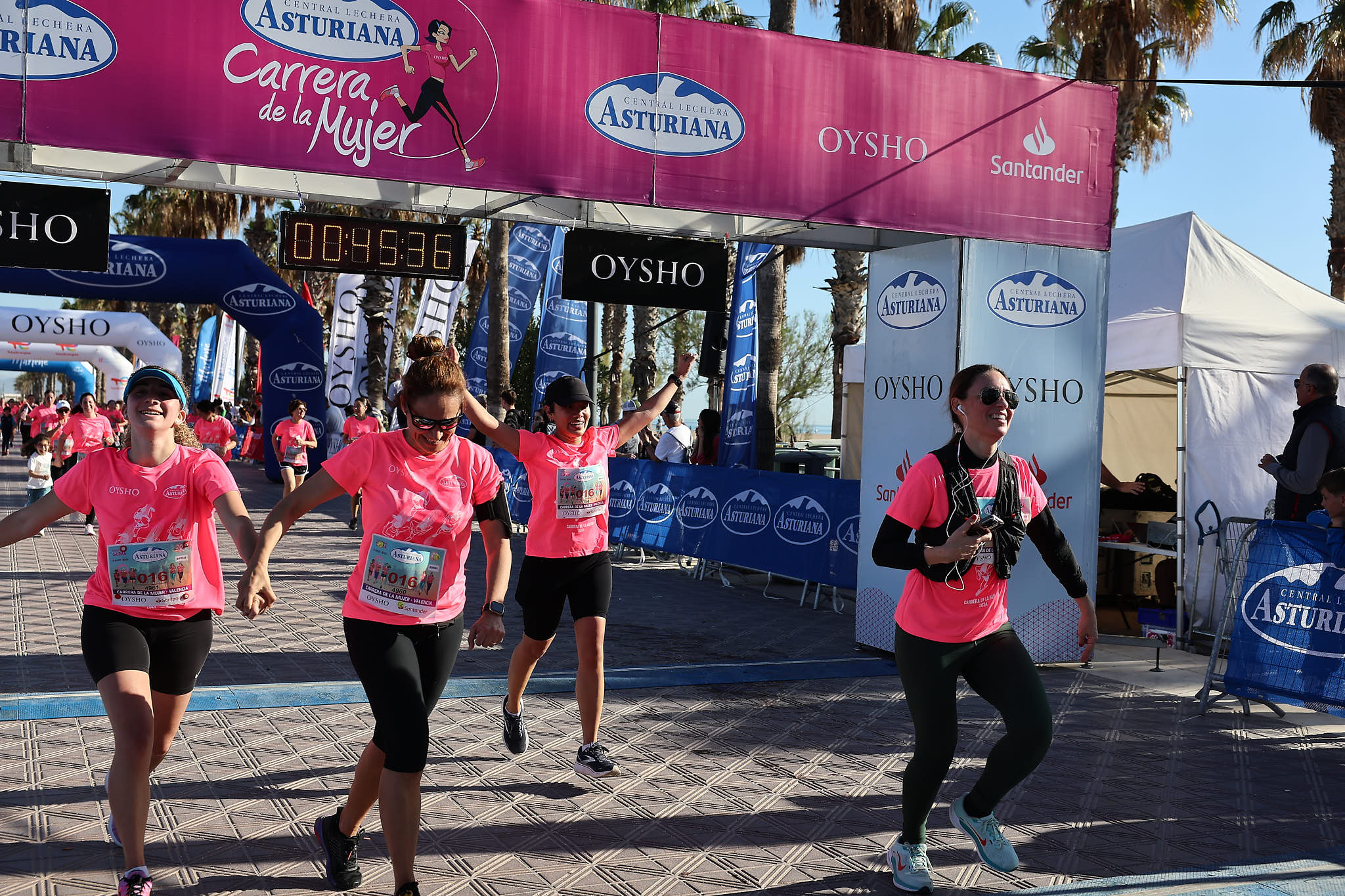 Las mejores fotos de la Carrera de la Mujer Central Lechera Asturiana de Valencia 2024. 0750