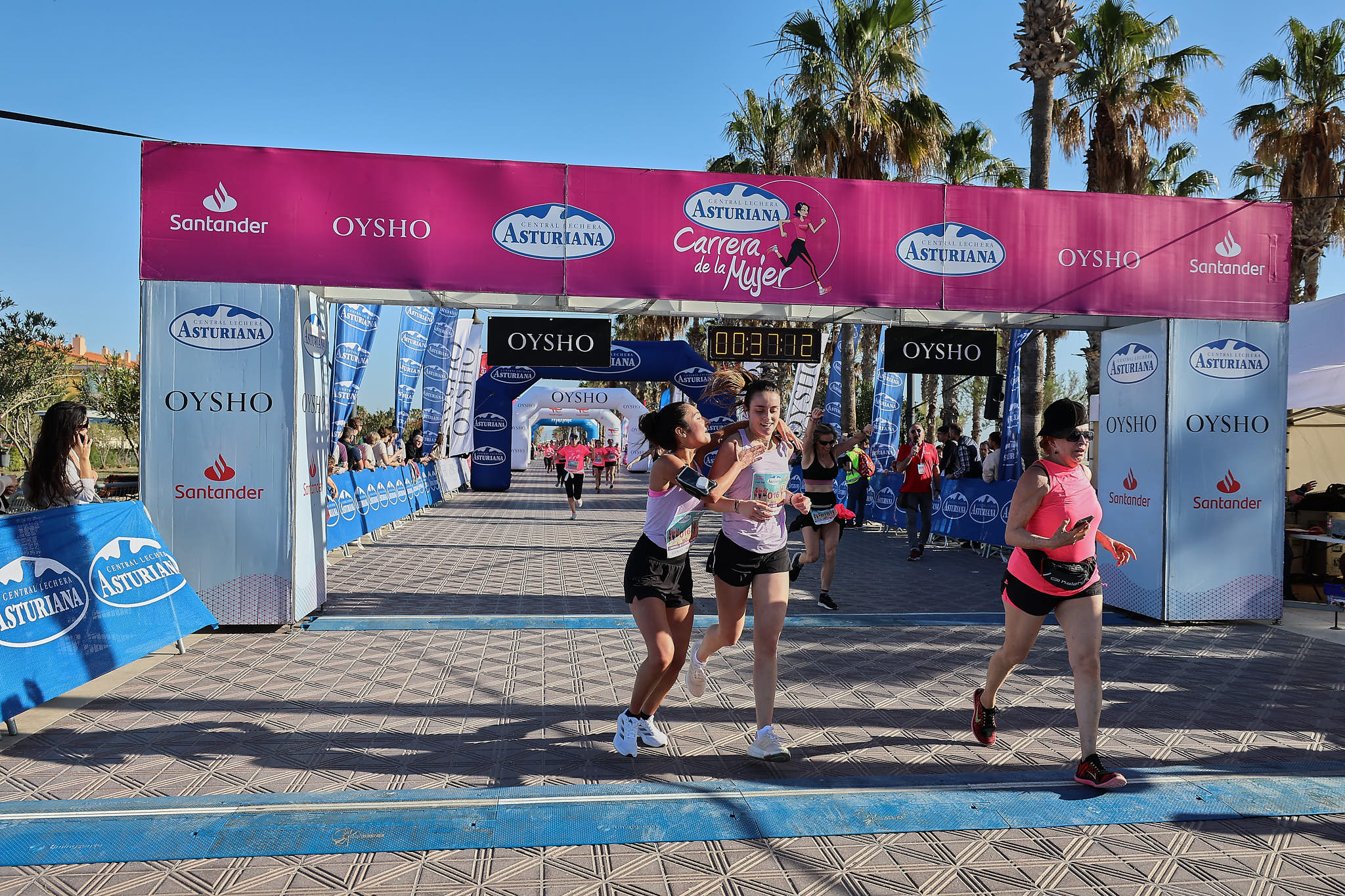 Las mejores fotos de la Carrera de la Mujer Central Lechera Asturiana de Valencia 2024. 0458