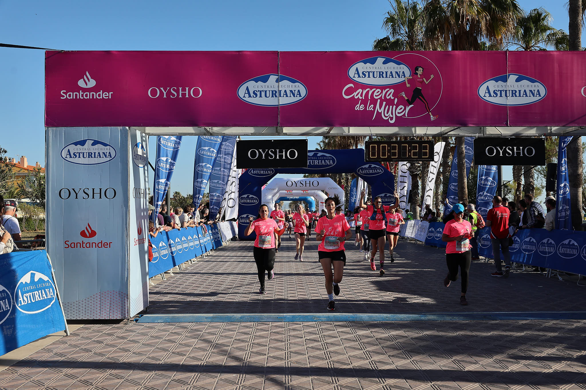 Las mejores fotos de la Carrera de la Mujer Central Lechera Asturiana de Valencia 2024. 0463