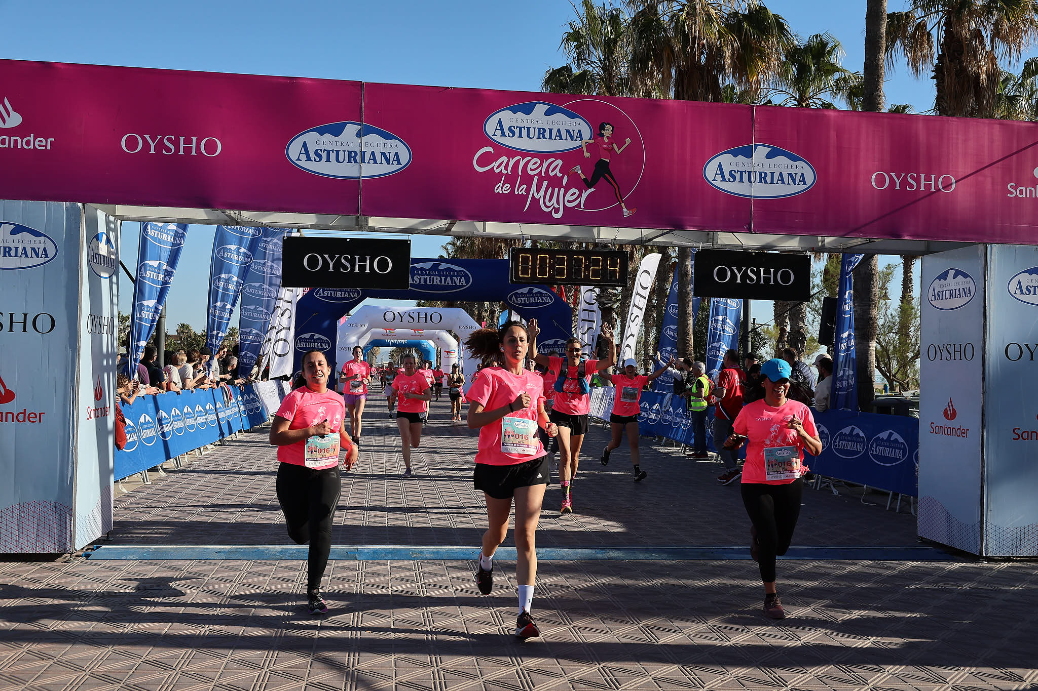 Las mejores fotos de la Carrera de la Mujer Central Lechera Asturiana de Valencia 2024. 0464