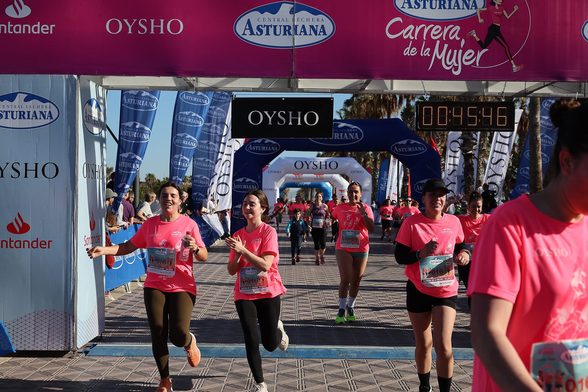 Las mejores fotos de la Carrera de la Mujer Central Lechera Asturiana de Valencia 2024. 0756