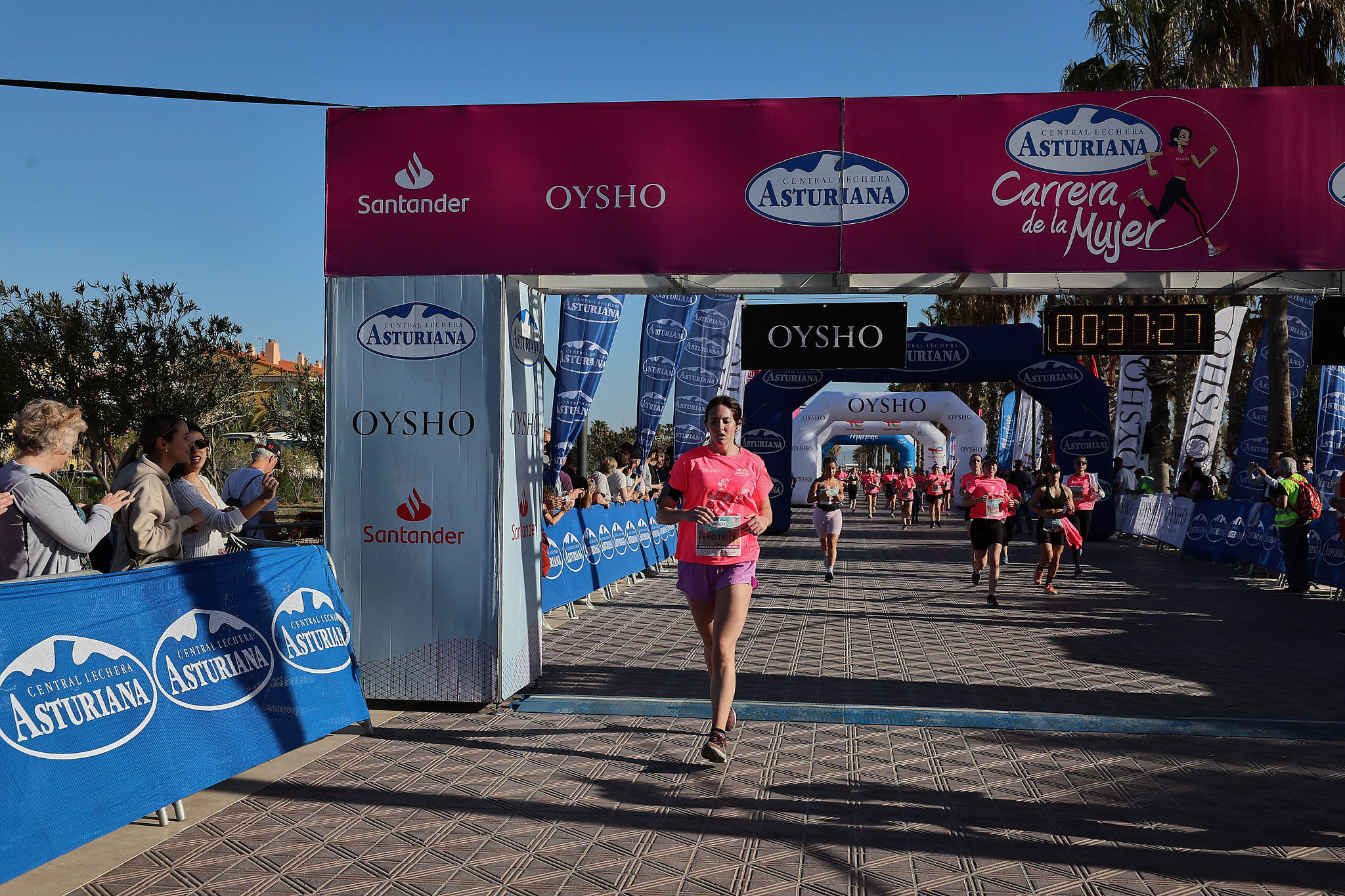 Las mejores fotos de la Carrera de la Mujer Central Lechera Asturiana de Valencia 2024. 0467