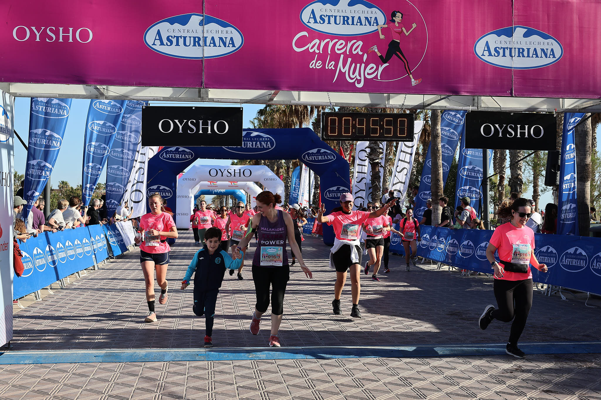 Las mejores fotos de la Carrera de la Mujer Central Lechera Asturiana de Valencia 2024. 0759