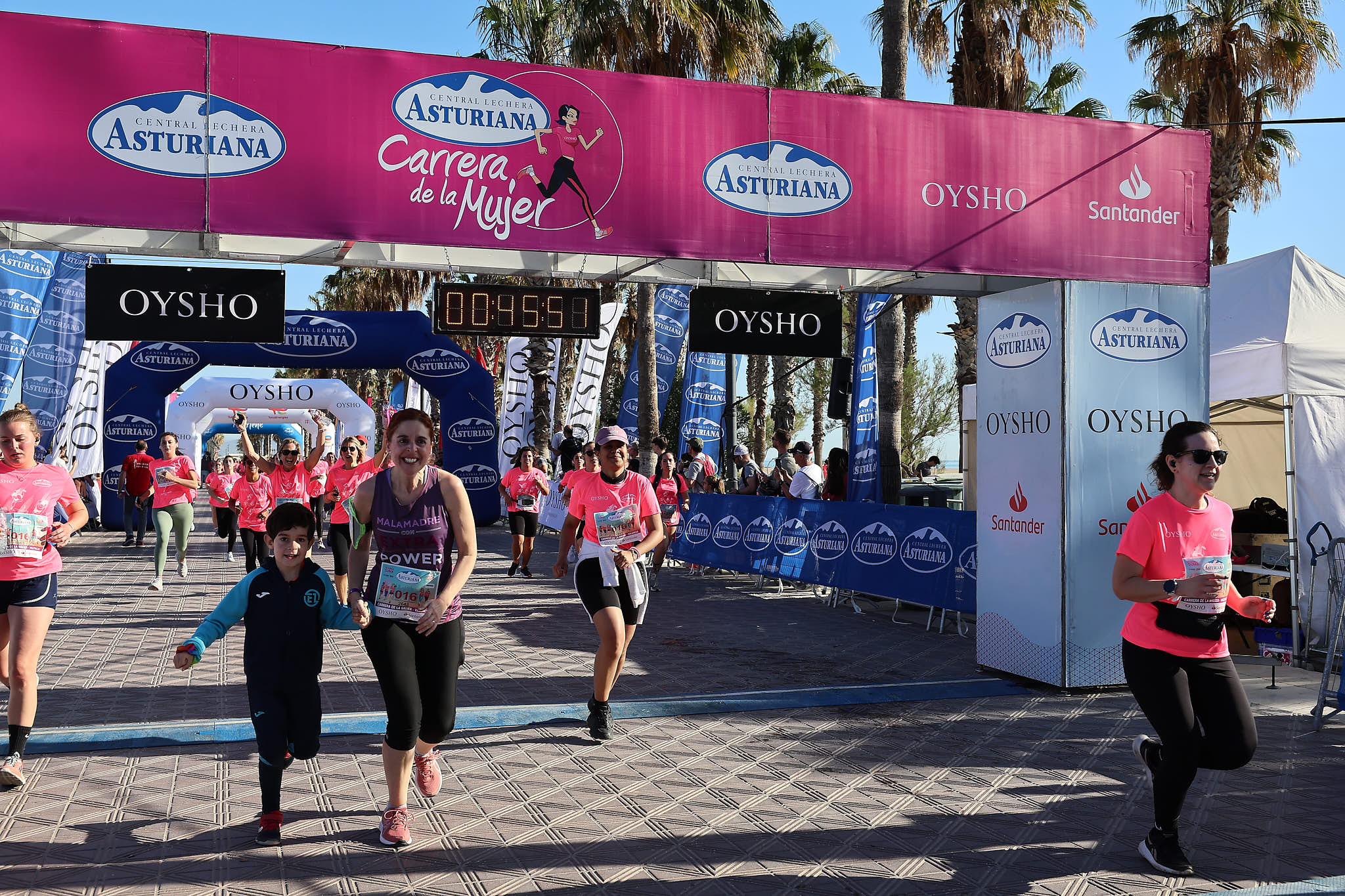 Las mejores fotos de la Carrera de la Mujer Central Lechera Asturiana de Valencia 2024. 0760
