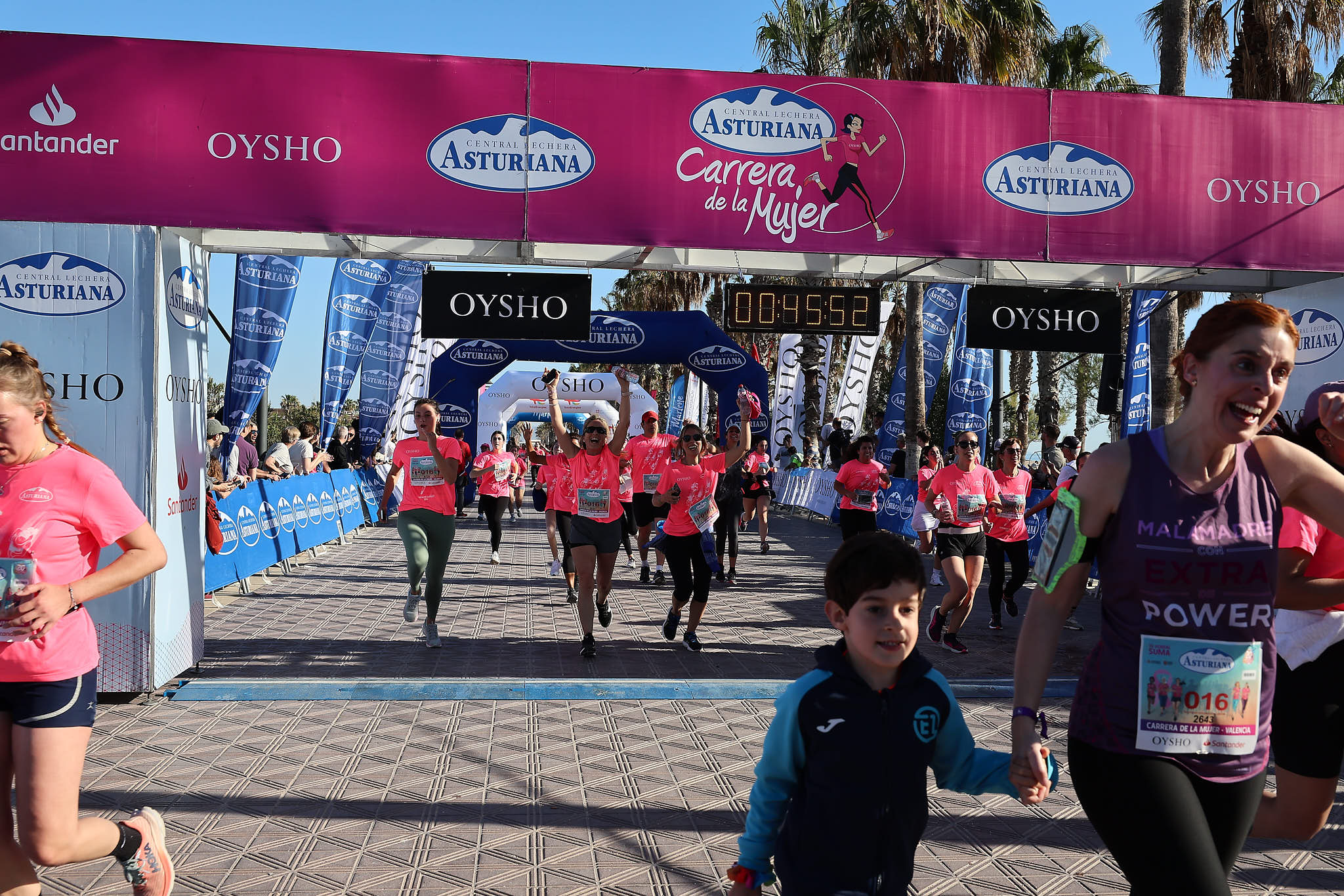 Las mejores fotos de la Carrera de la Mujer Central Lechera Asturiana de Valencia 2024. 0761