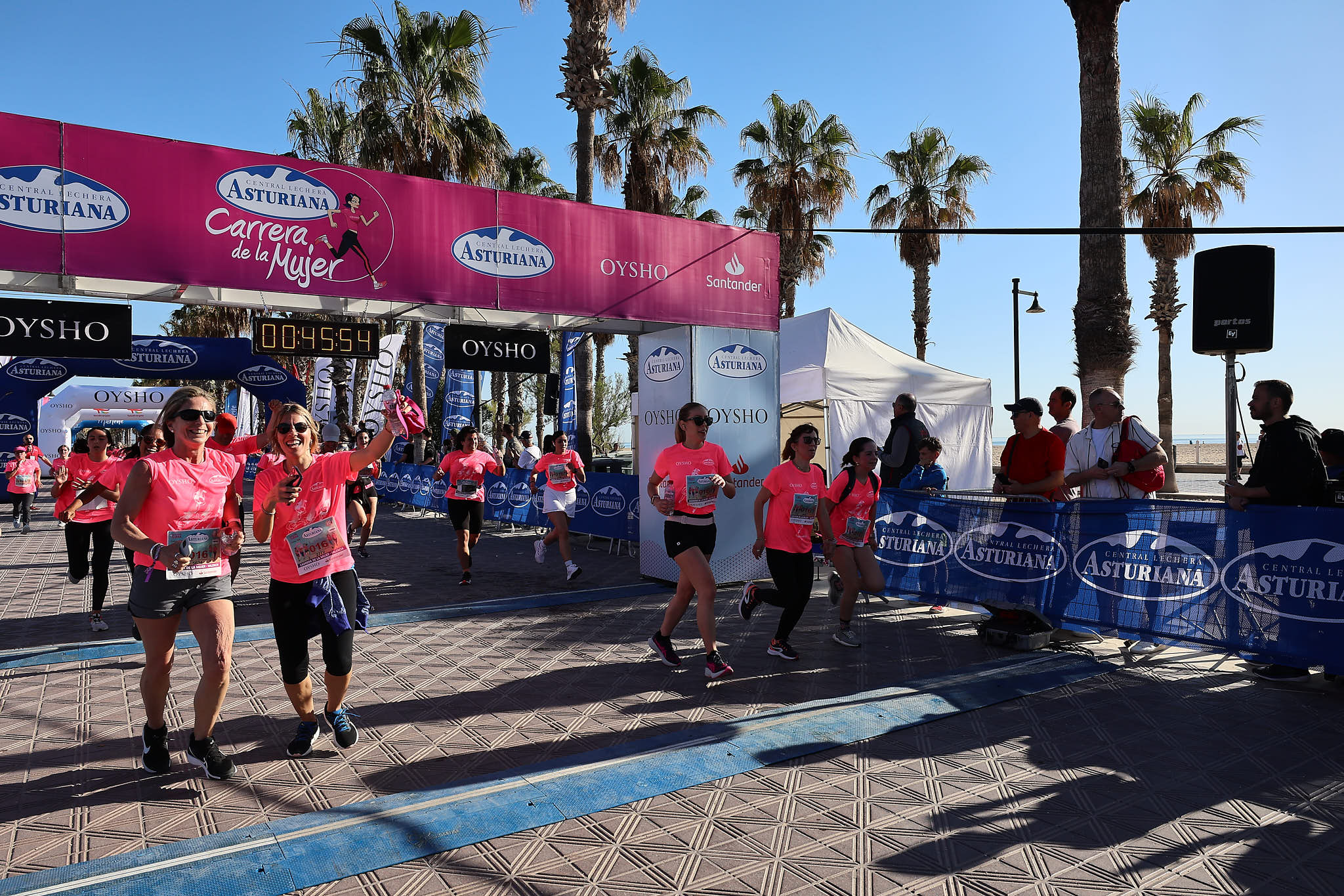 Las mejores fotos de la Carrera de la Mujer Central Lechera Asturiana de Valencia 2024. 0763