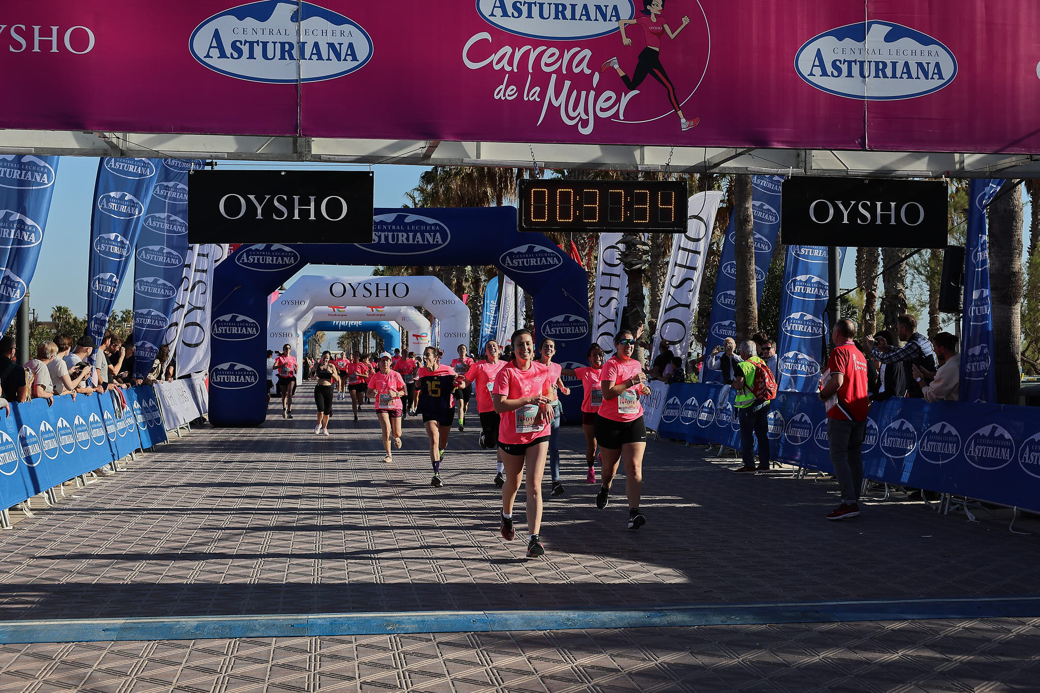 Las mejores fotos de la Carrera de la Mujer Central Lechera Asturiana de Valencia 2024. 0472