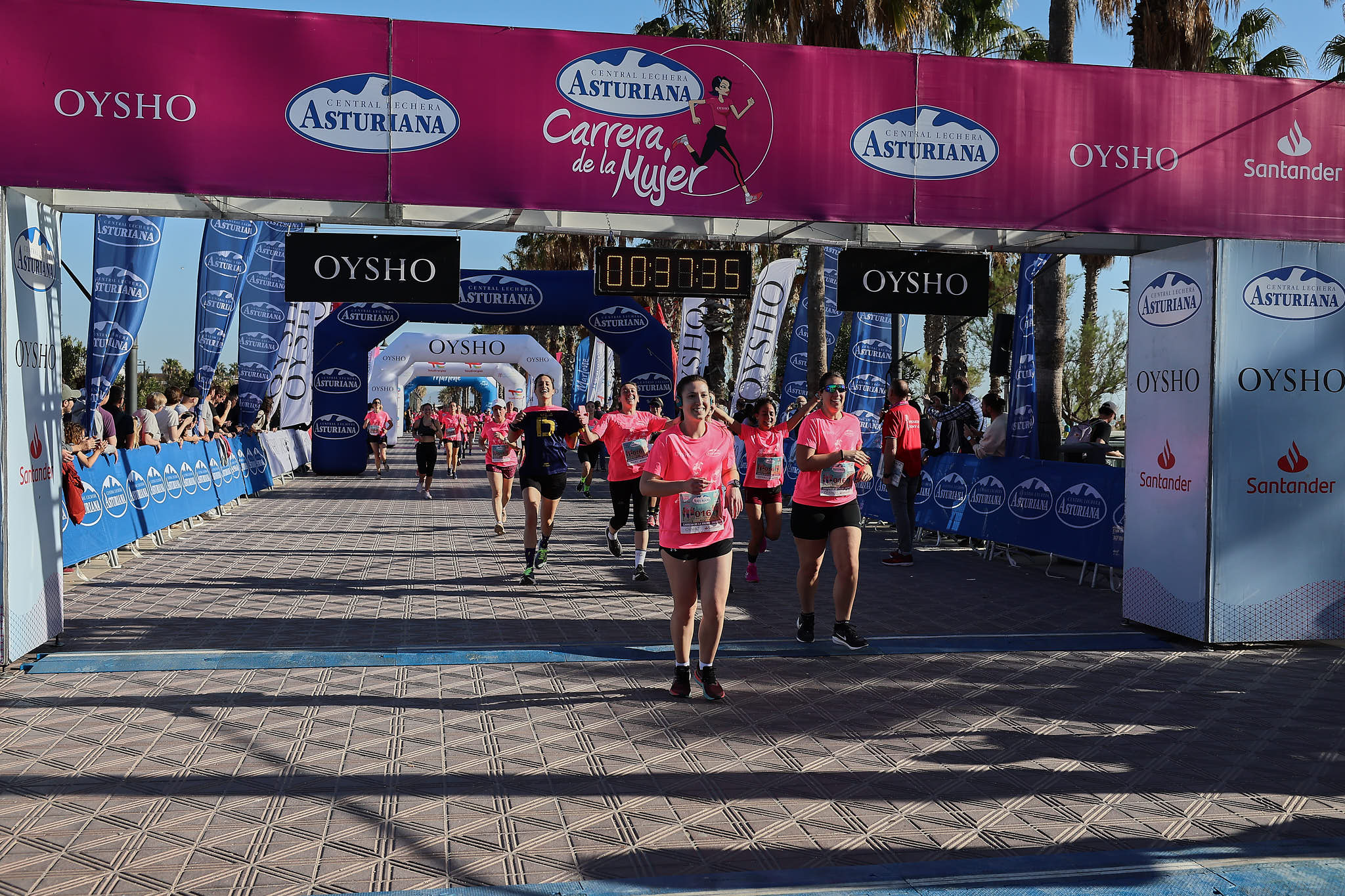 Las mejores fotos de la Carrera de la Mujer Central Lechera Asturiana de Valencia 2024. 0473