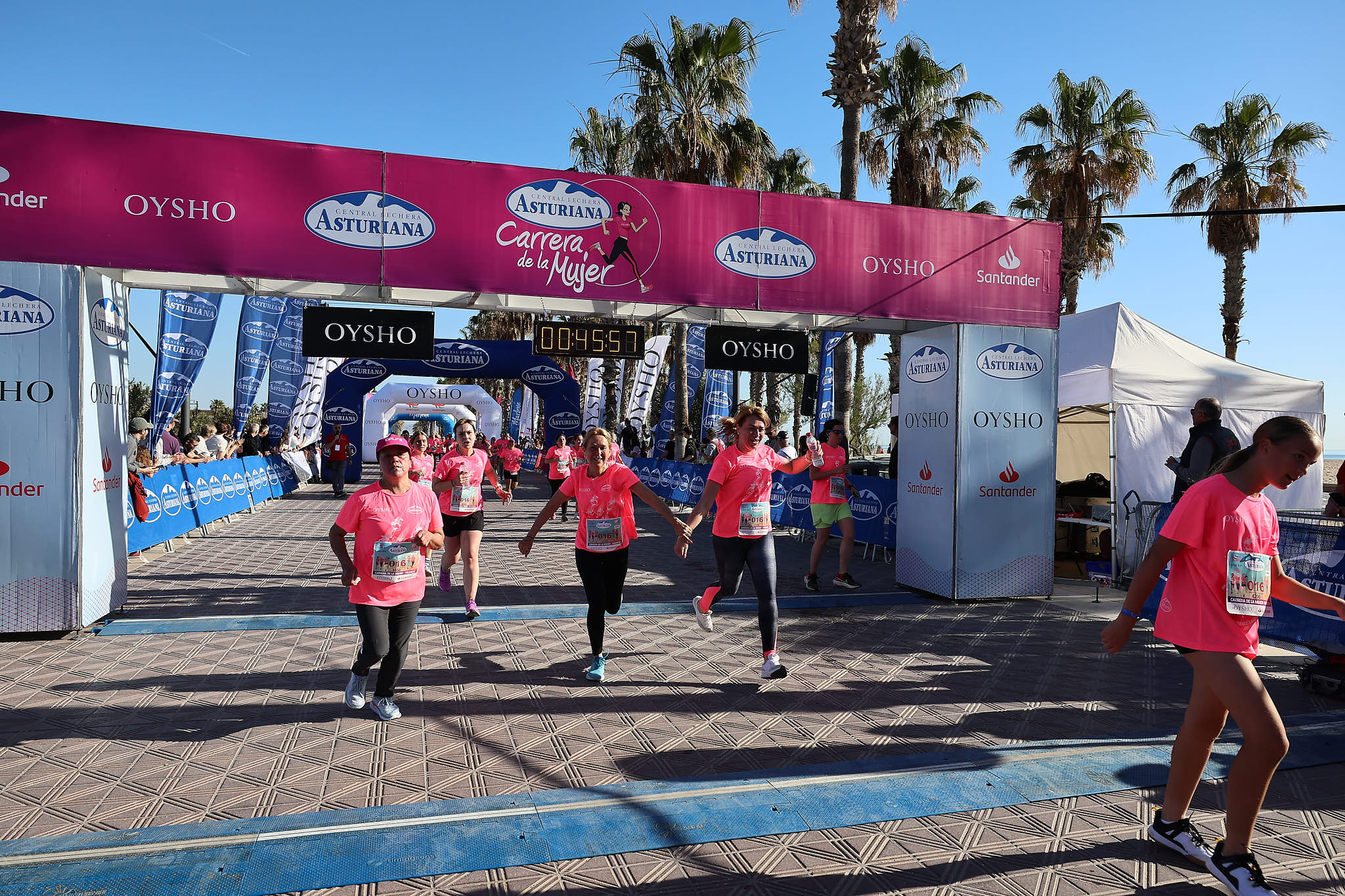Las mejores fotos de la Carrera de la Mujer Central Lechera Asturiana de Valencia 2024. 0766