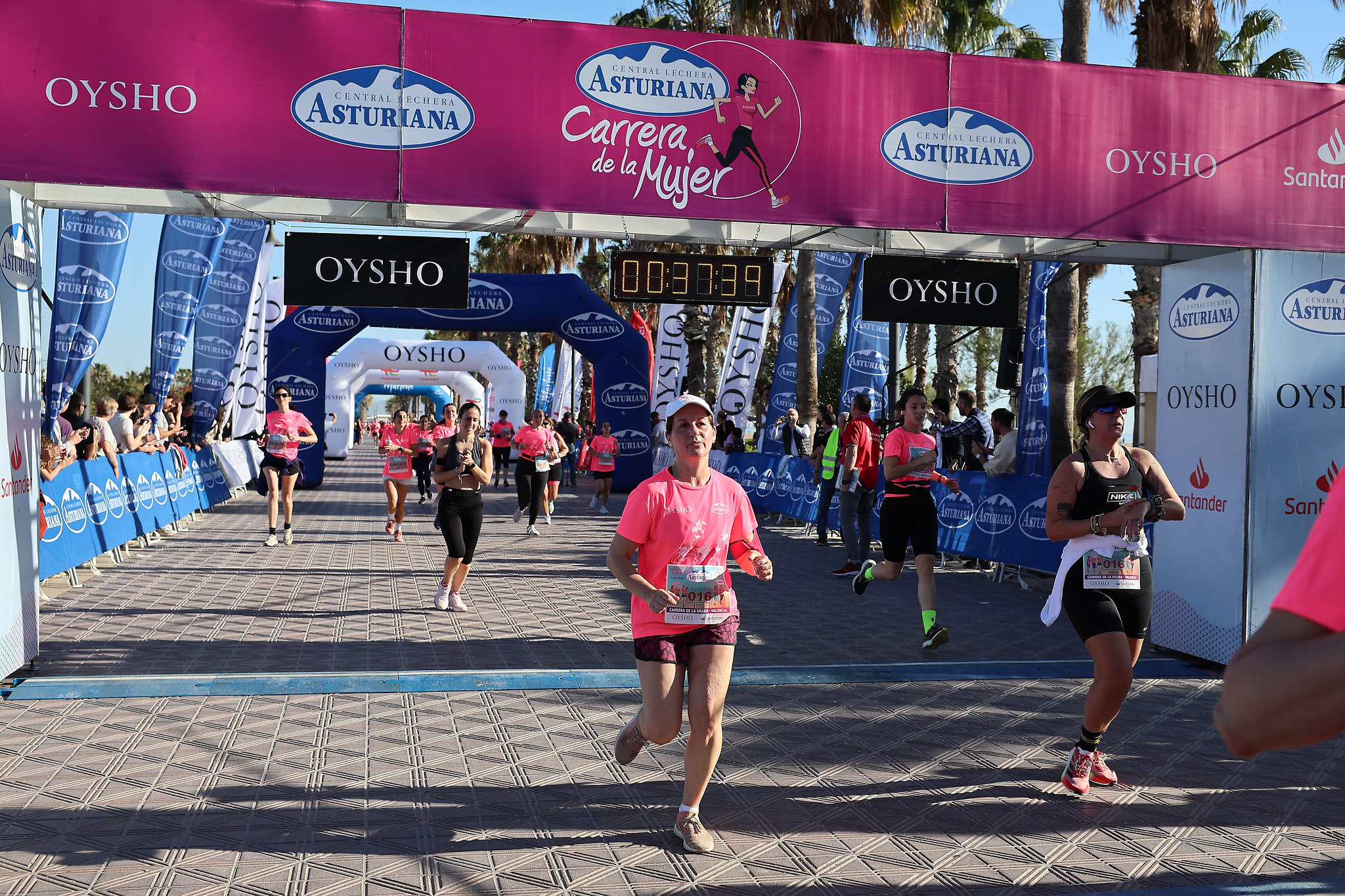Las mejores fotos de la Carrera de la Mujer Central Lechera Asturiana de Valencia 2024. 0475