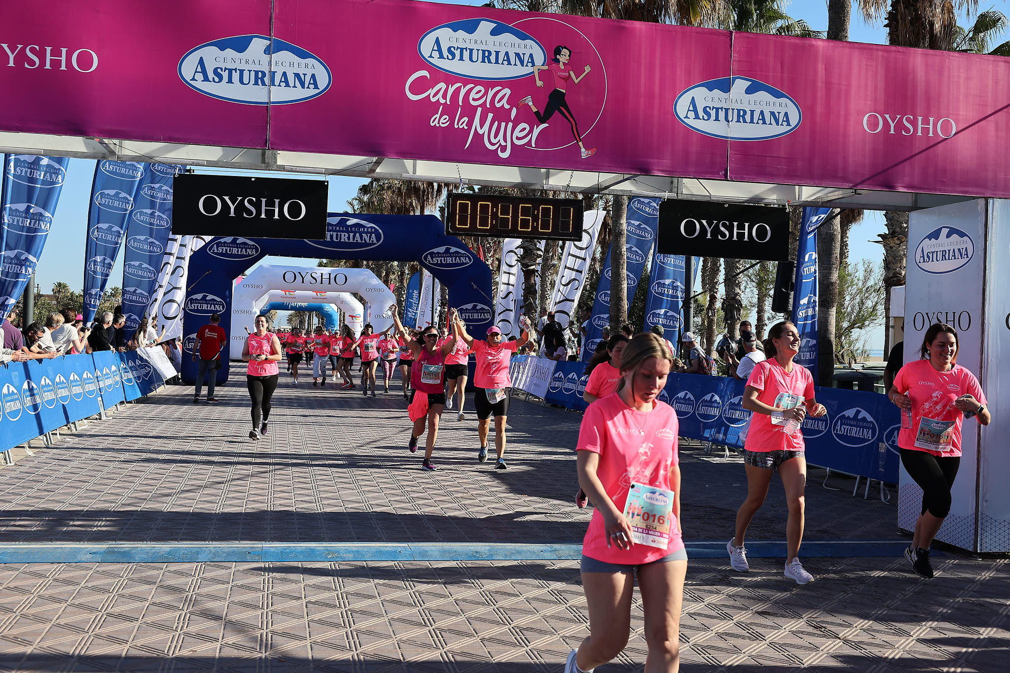 Las mejores fotos de la Carrera de la Mujer Central Lechera Asturiana de Valencia 2024. 0768