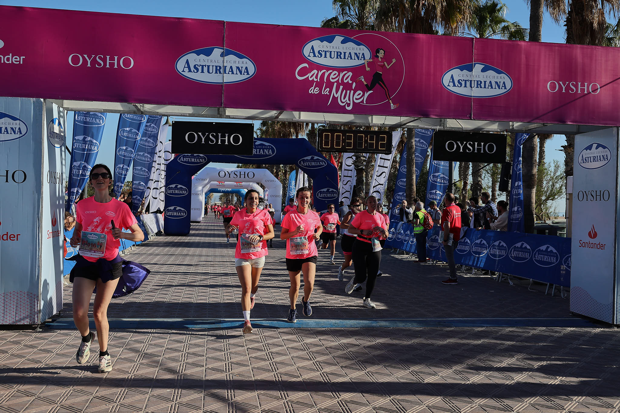 Las mejores fotos de la Carrera de la Mujer Central Lechera Asturiana de Valencia 2024. 0478