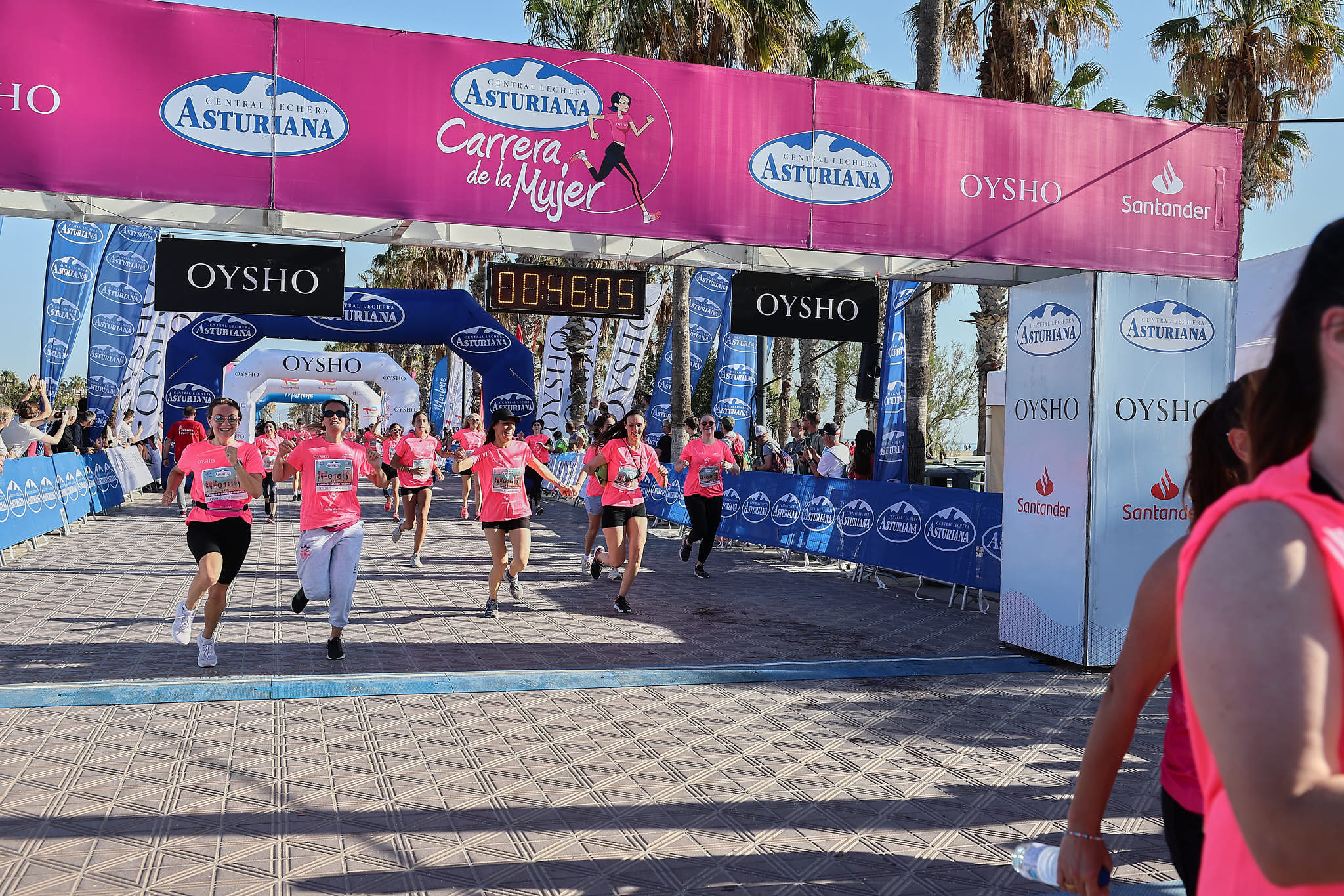 Las mejores fotos de la Carrera de la Mujer Central Lechera Asturiana de Valencia 2024. 0772