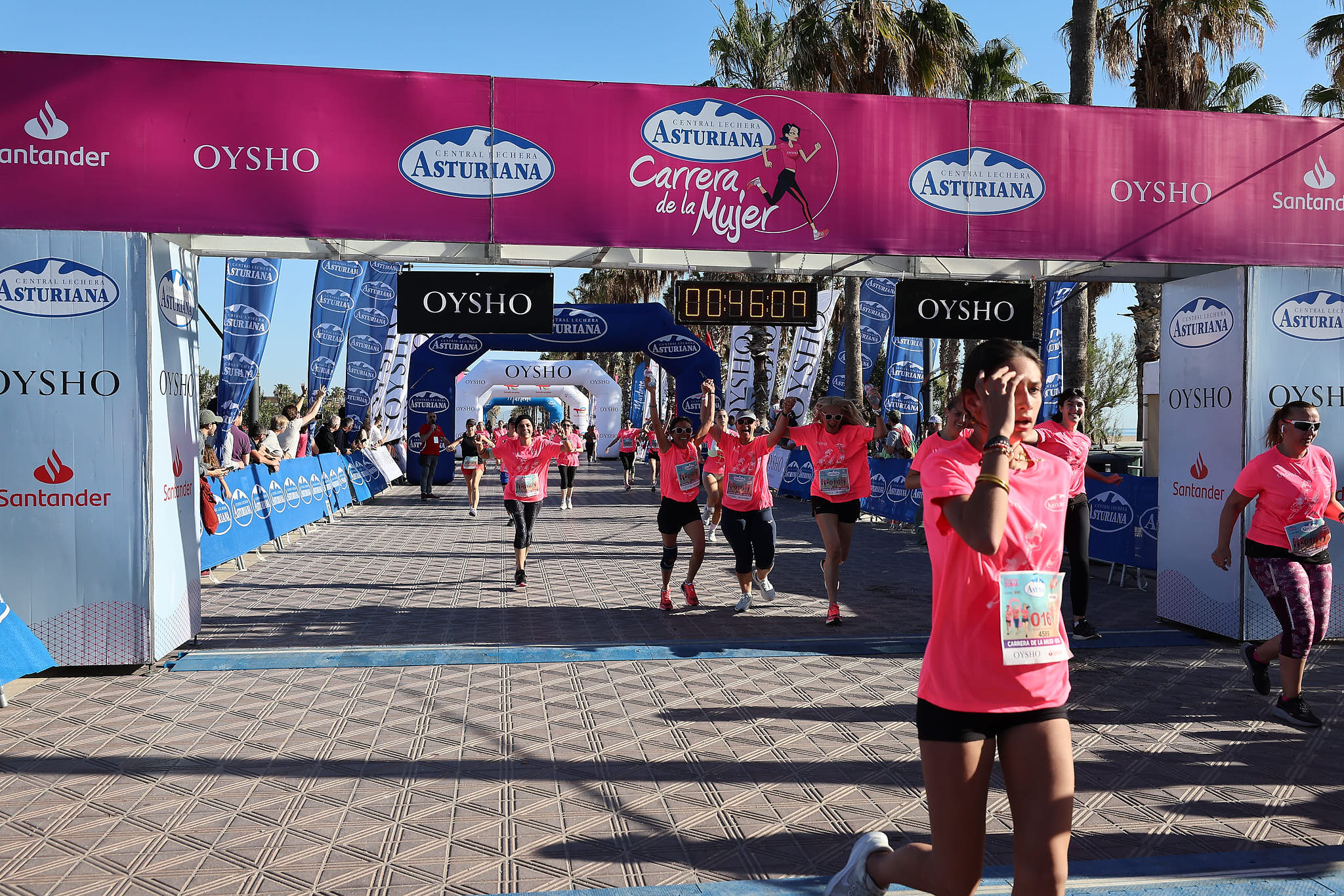 Las mejores fotos de la Carrera de la Mujer Central Lechera Asturiana de Valencia 2024. 0774