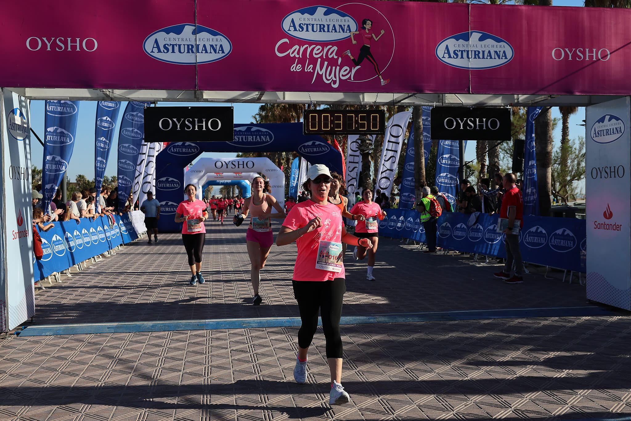 Las mejores fotos de la Carrera de la Mujer Central Lechera Asturiana de Valencia 2024. 0486