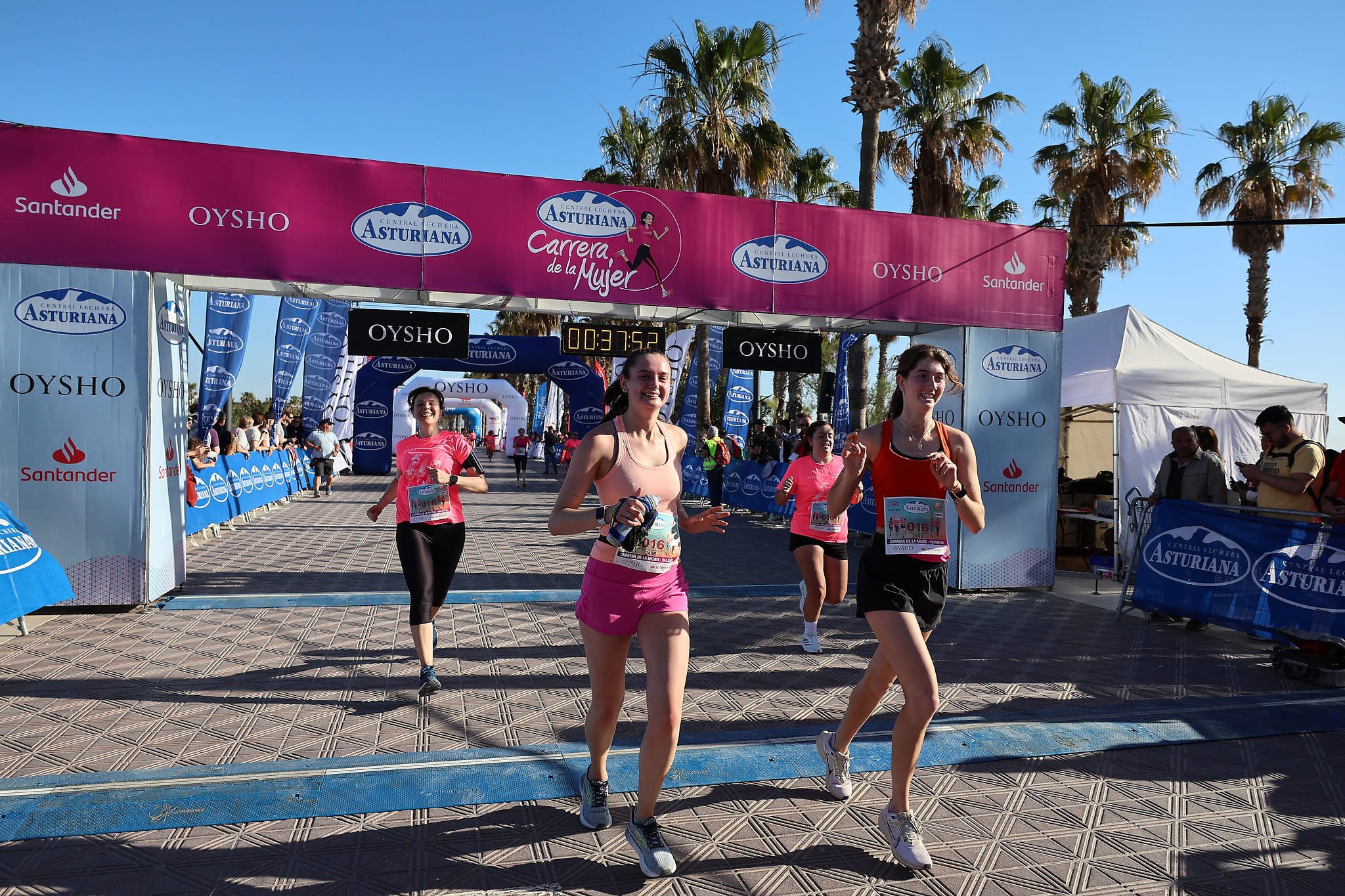 Las mejores fotos de la Carrera de la Mujer Central Lechera Asturiana de Valencia 2024. 0488