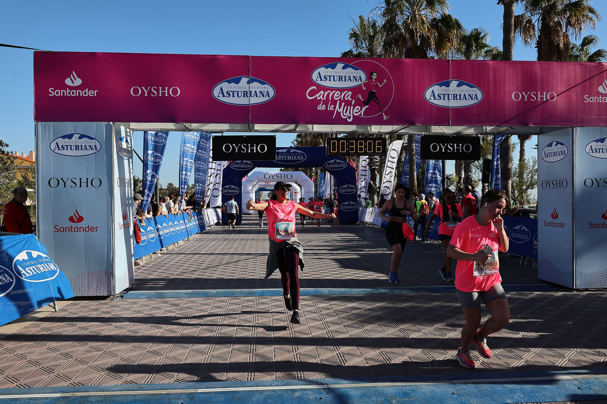 Las mejores fotos de la Carrera de la Mujer Central Lechera Asturiana de Valencia 2024. 0496