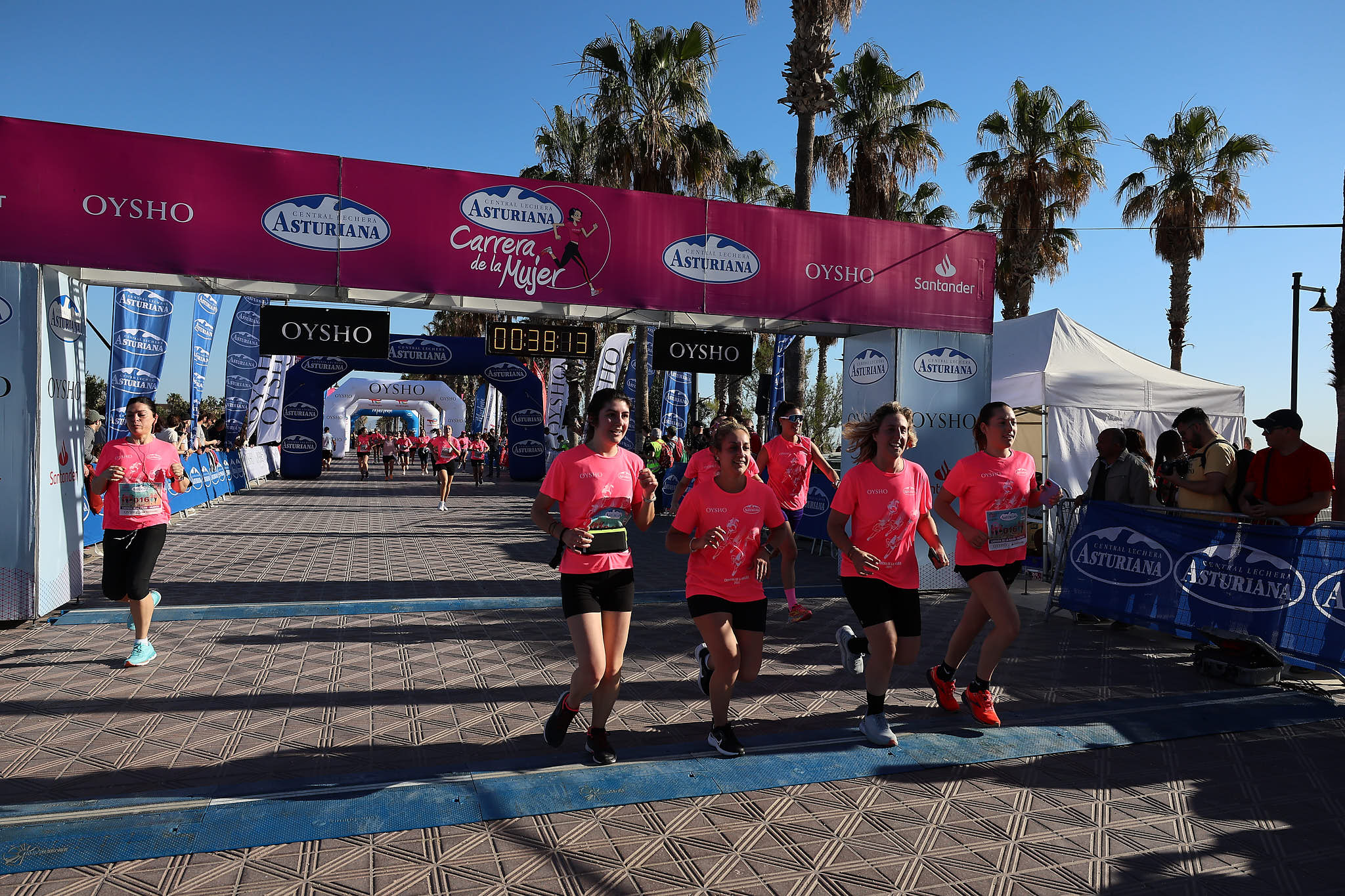 Las mejores fotos de la Carrera de la Mujer Central Lechera Asturiana de Valencia 2024. 0499