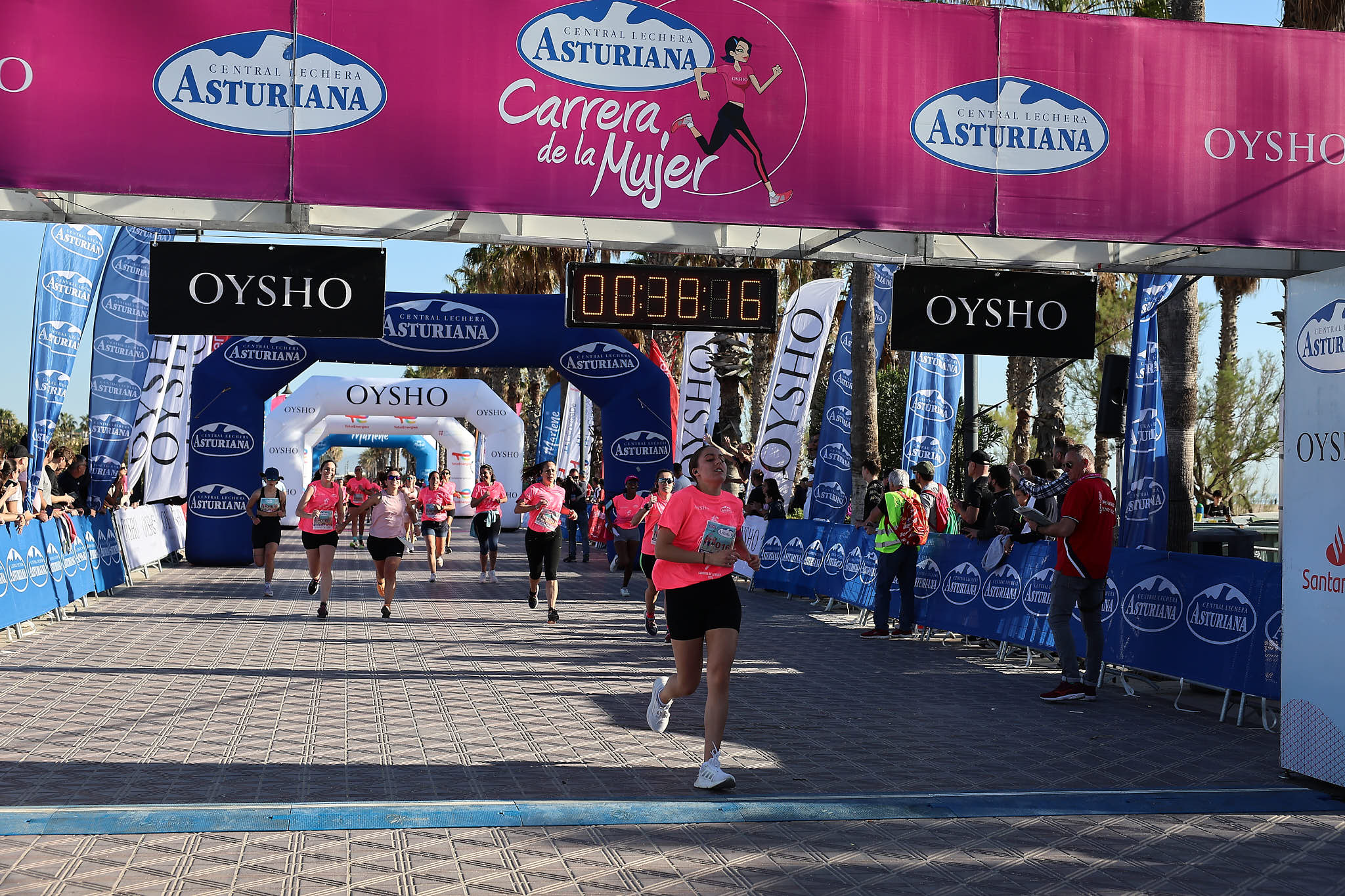 Las mejores fotos de la Carrera de la Mujer Central Lechera Asturiana de Valencia 2024. 0501