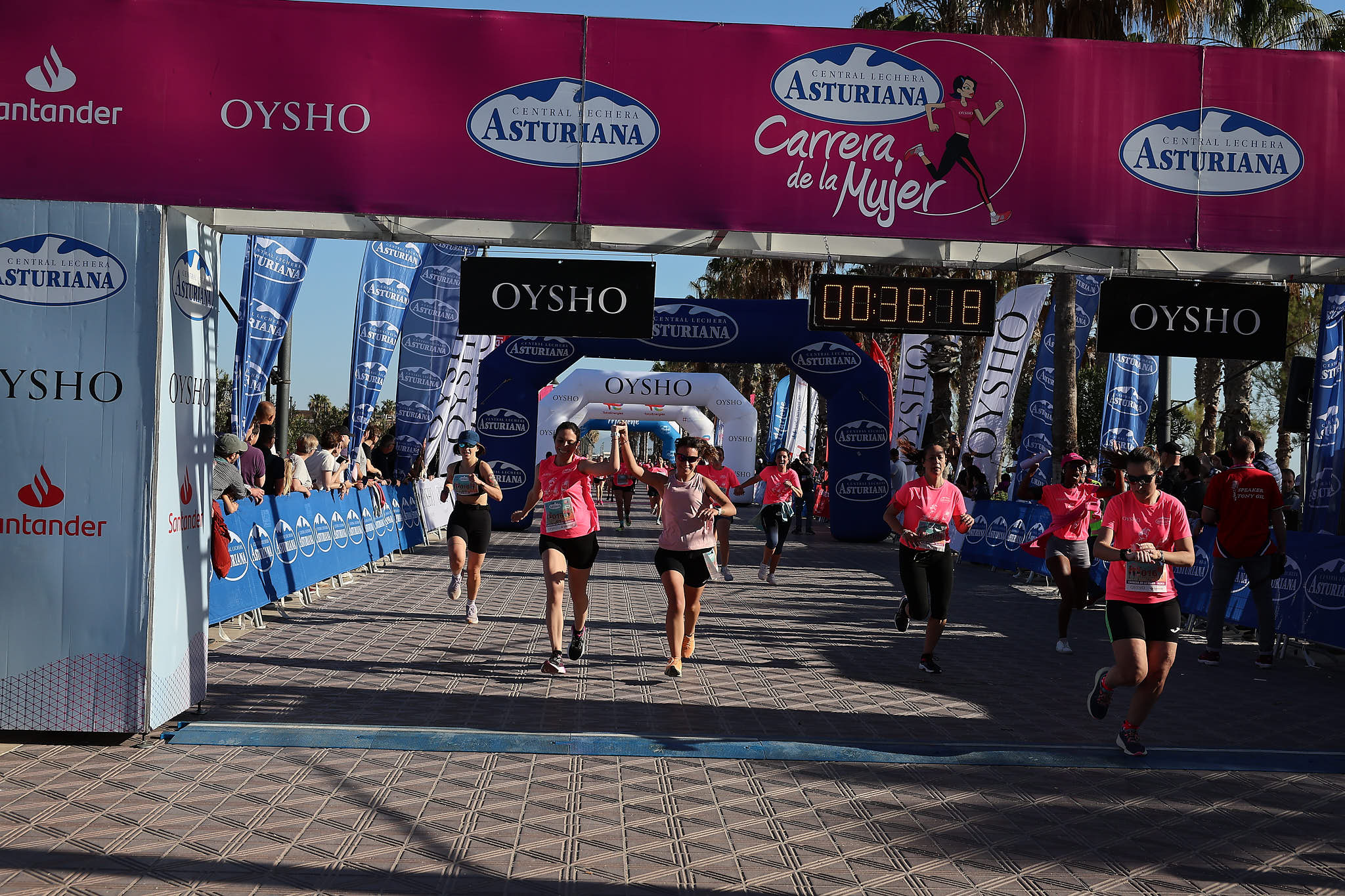 Las mejores fotos de la Carrera de la Mujer Central Lechera Asturiana de Valencia 2024. 0502