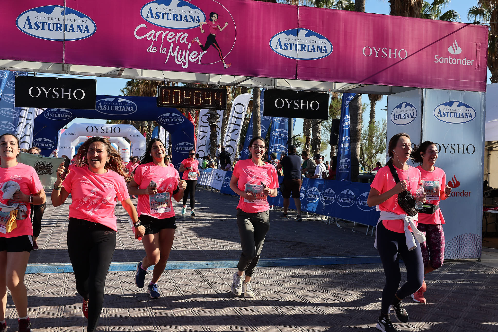 Las mejores fotos de la Carrera de la Mujer Central Lechera Asturiana de Valencia 2024. 0798